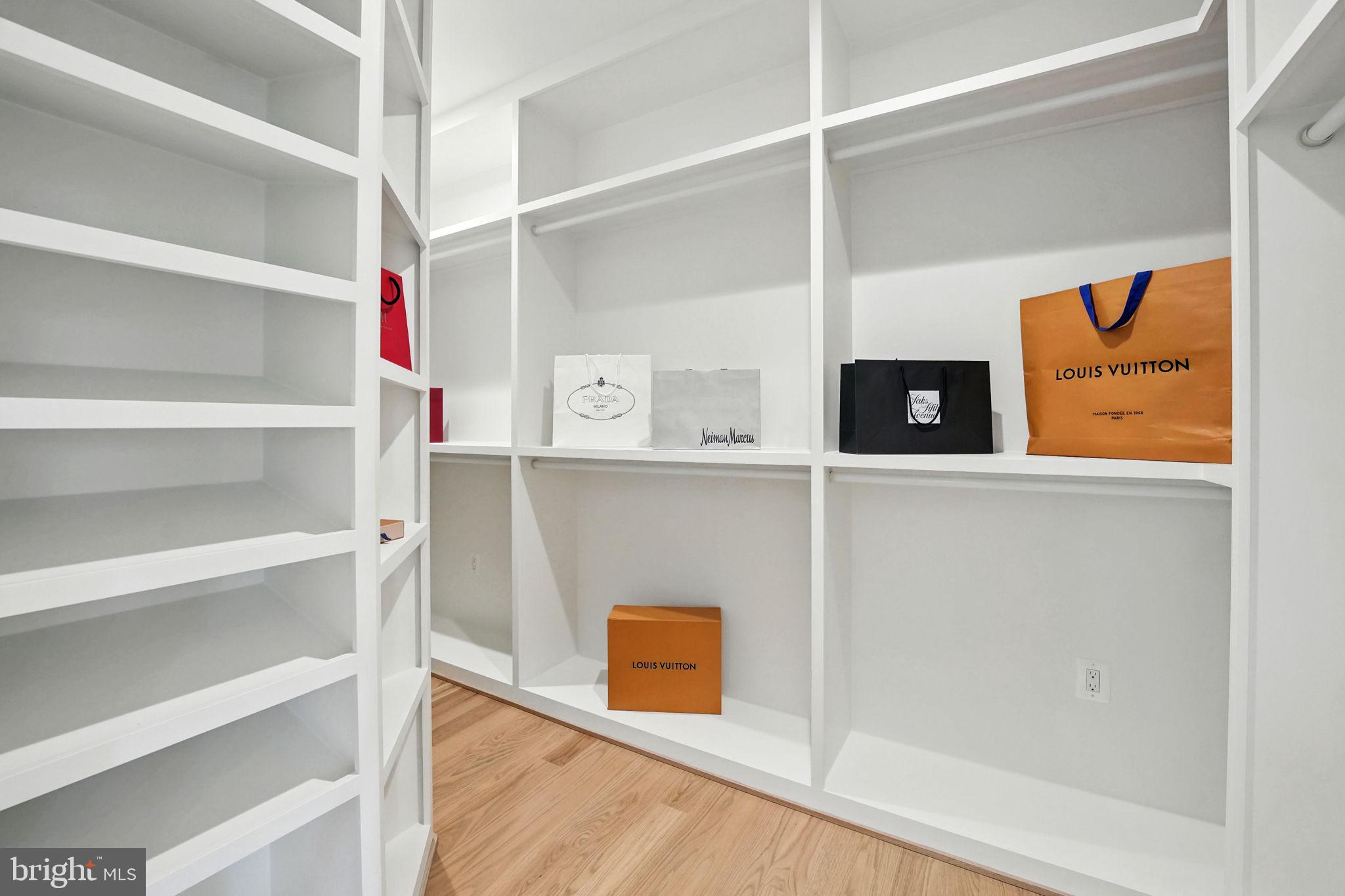 PIMMIT HILLS - Residential