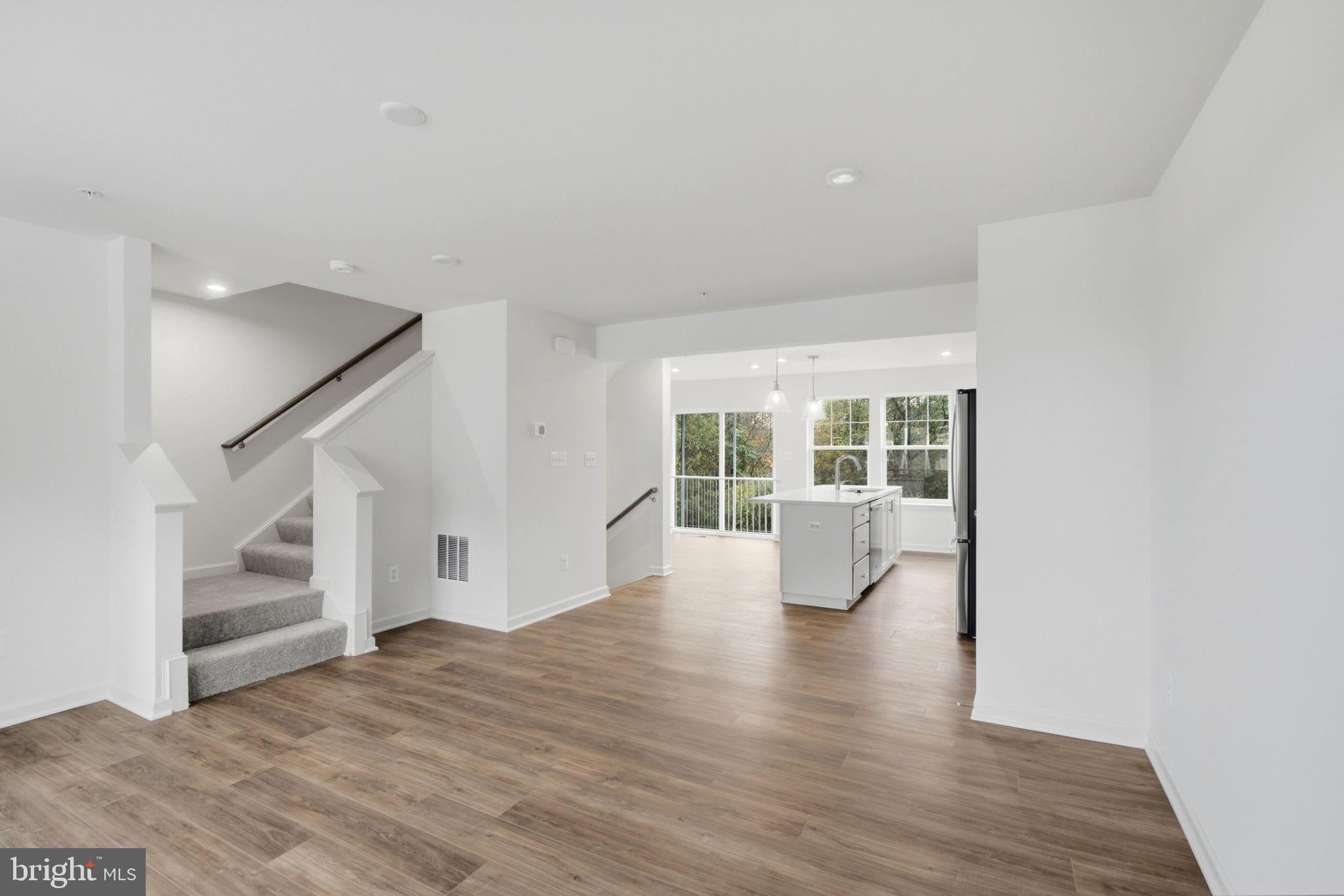 8 JUNIPER COURT