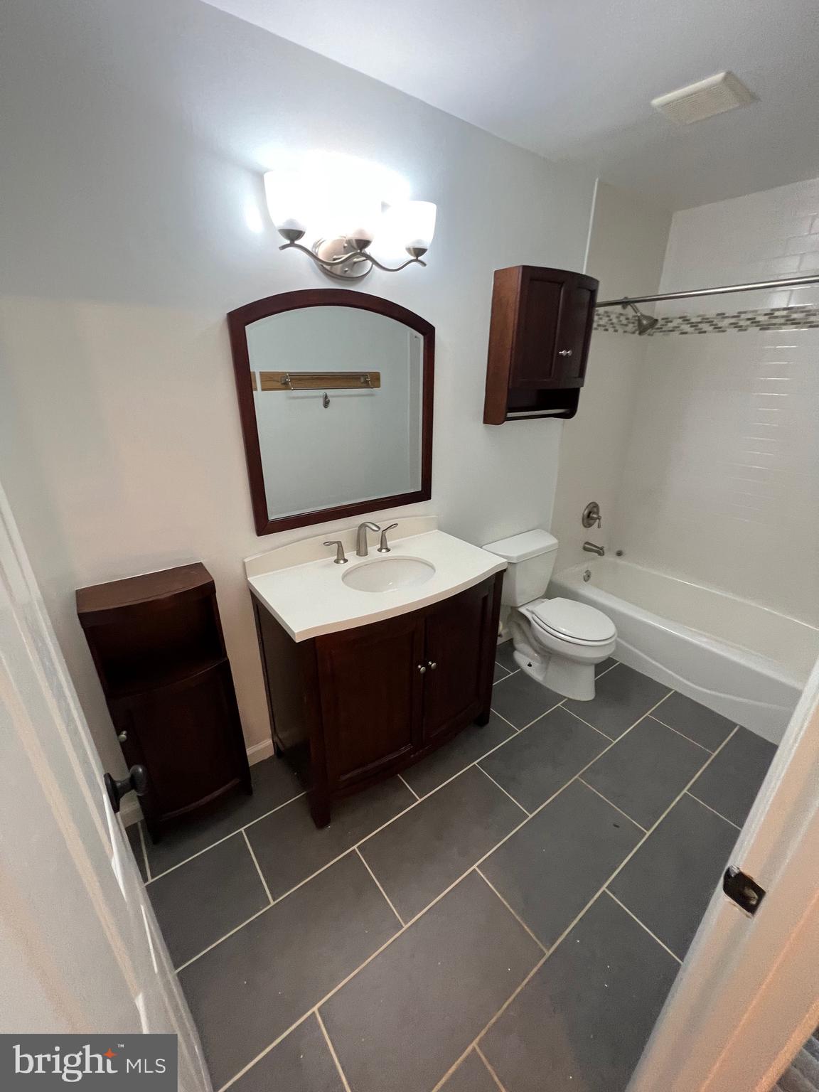 OAKLAND MILLS - Residential Lease