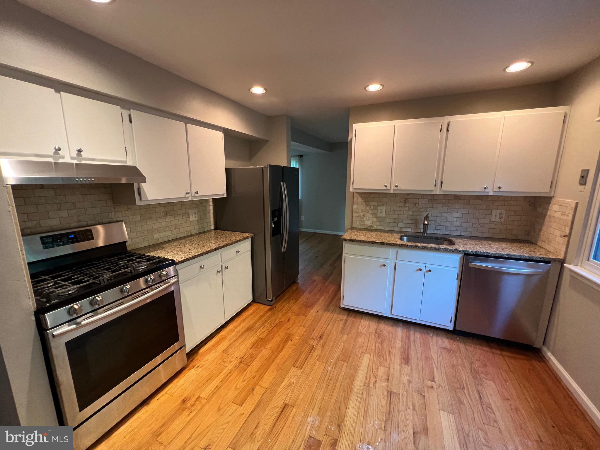 OAKLAND MILLS - Residential Lease