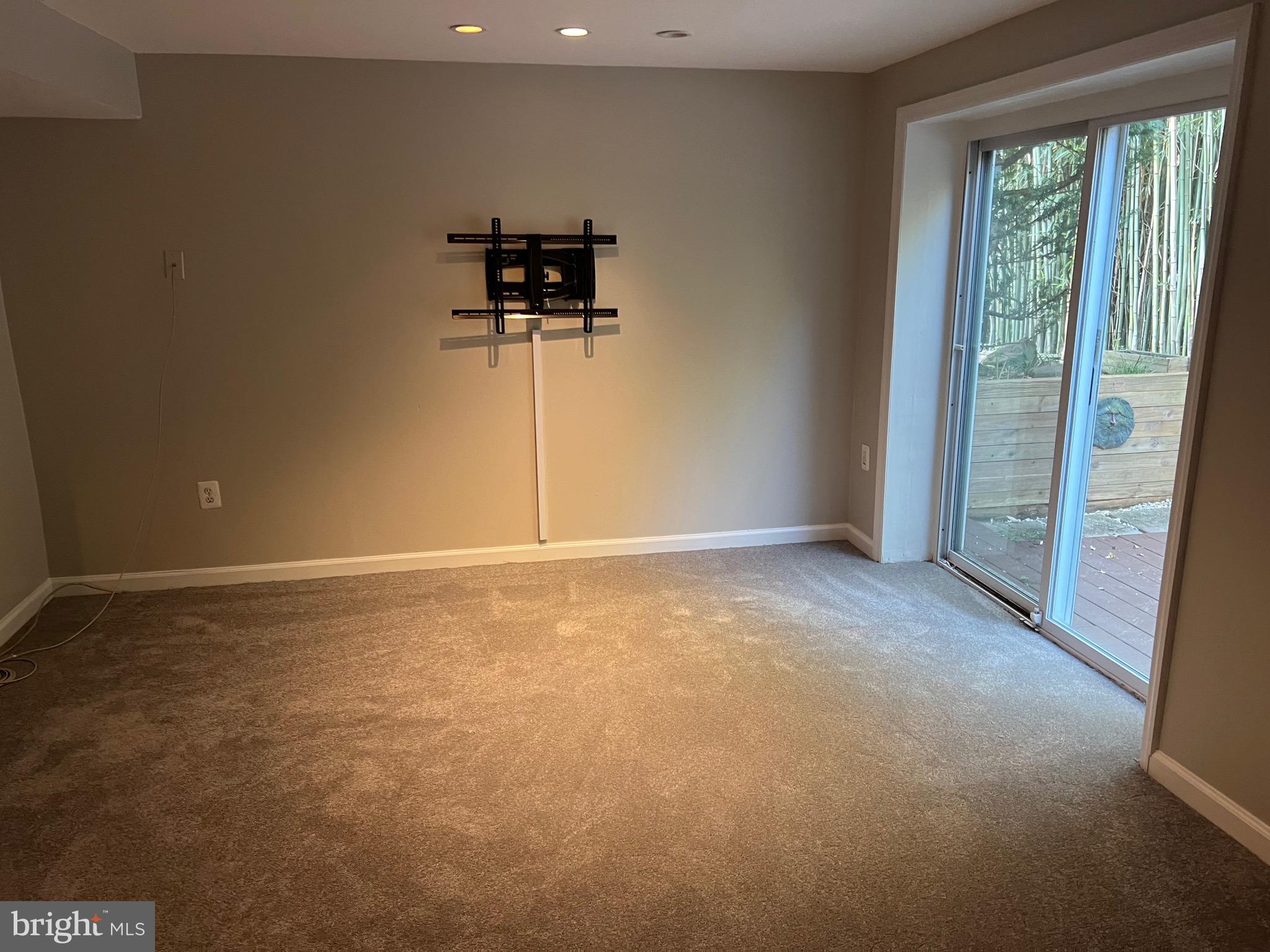 OAKLAND MILLS - Residential Lease