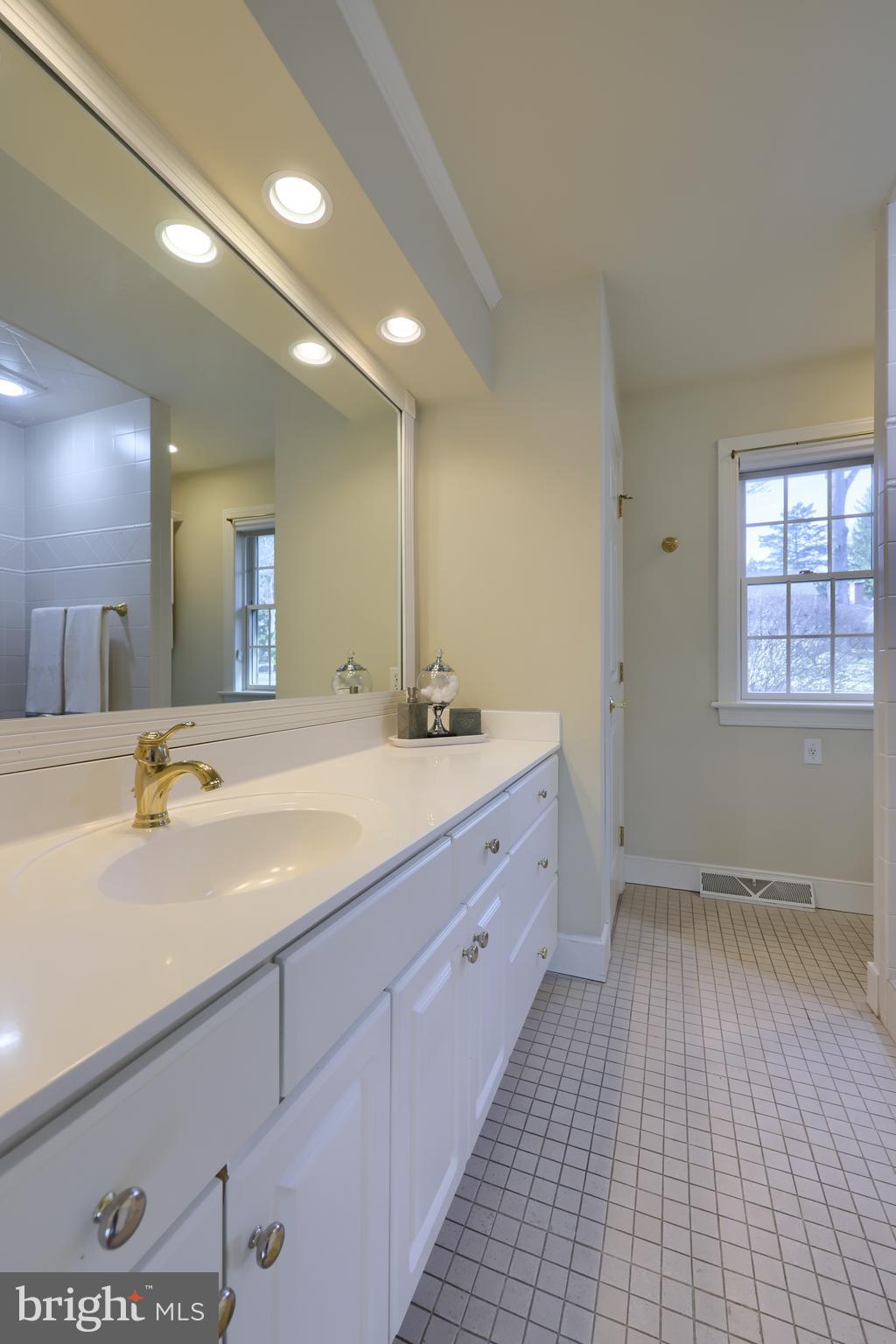 NEW SCHOOL LANE HILLS - Residential