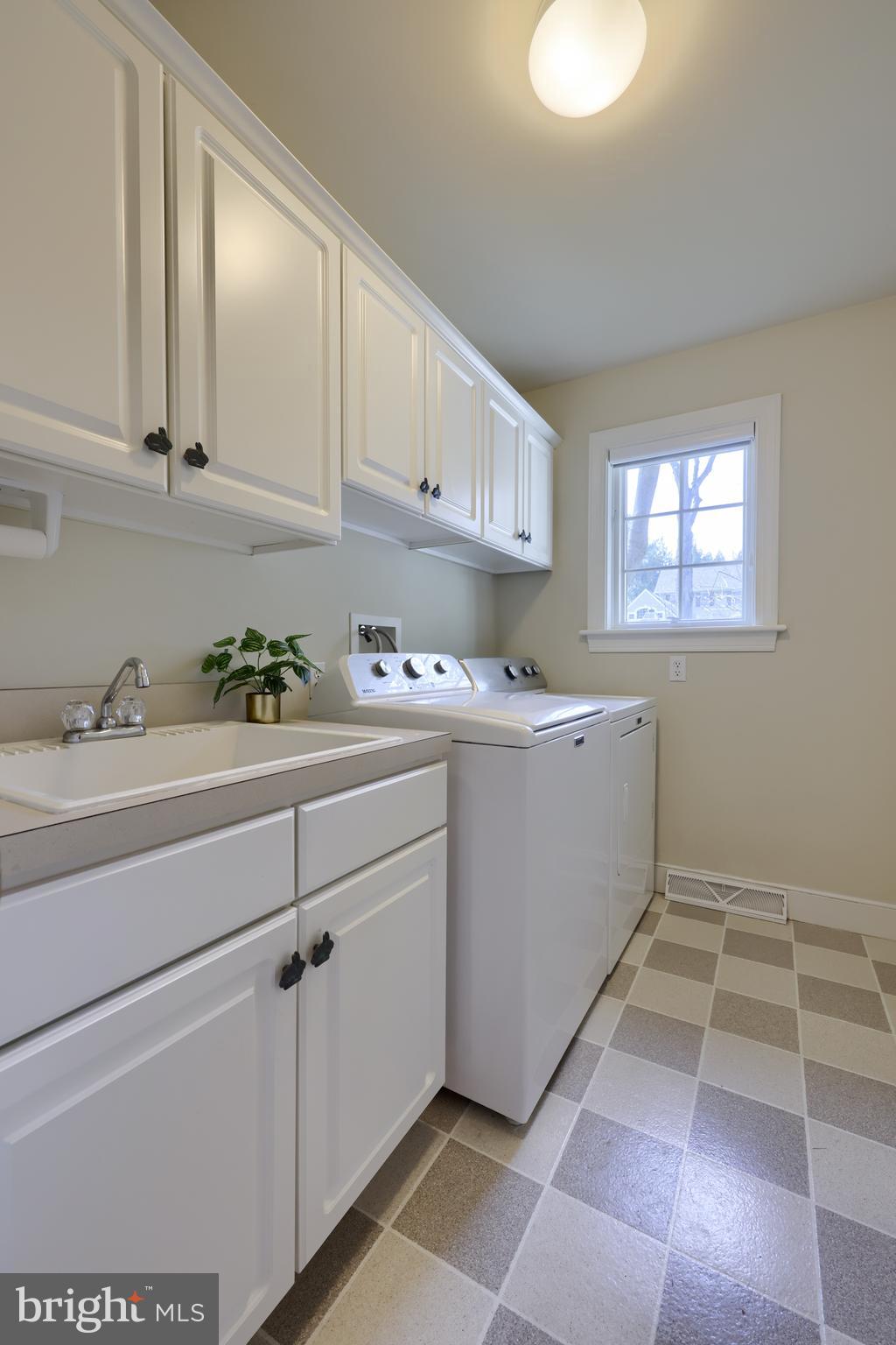 NEW SCHOOL LANE HILLS - Residential