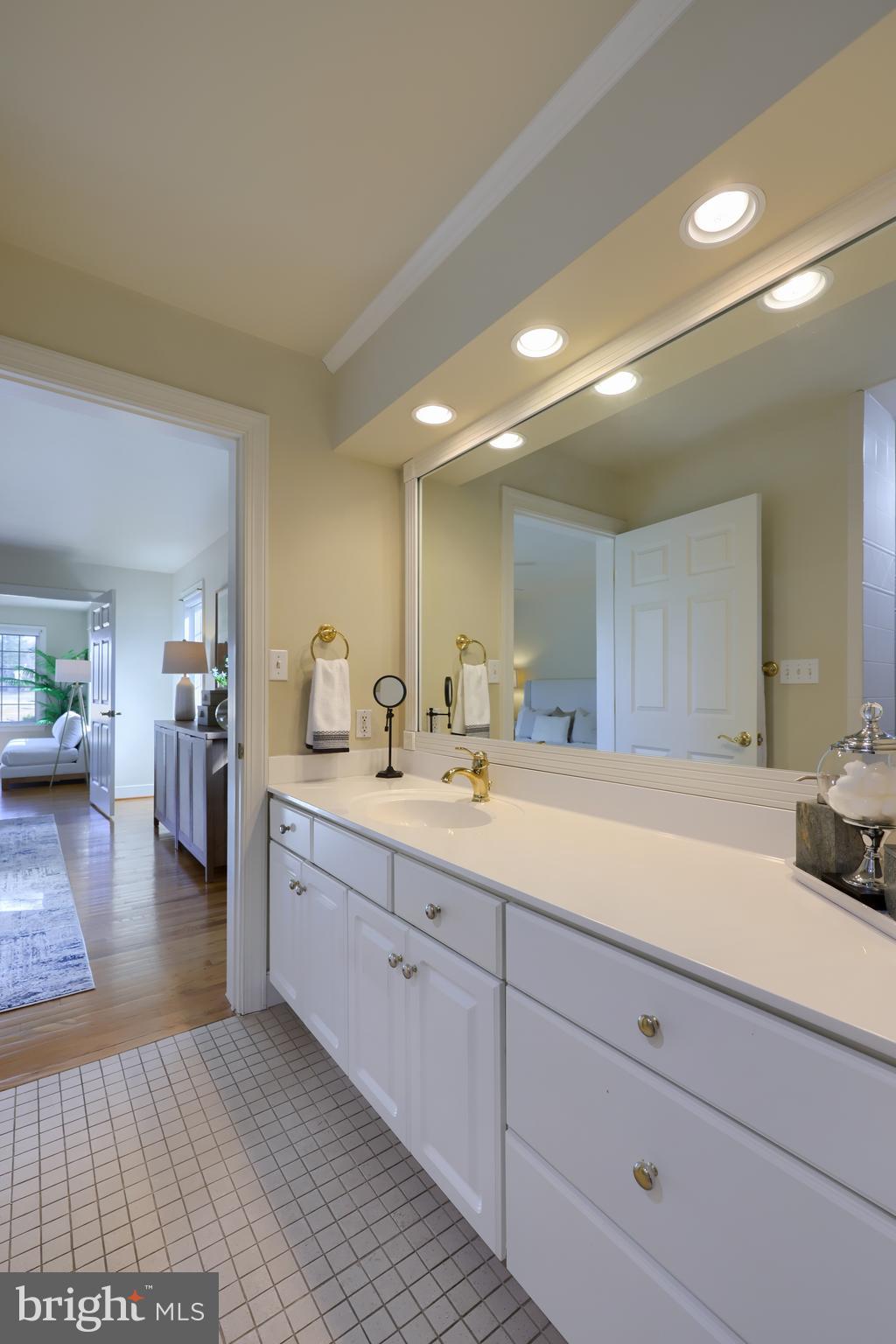 NEW SCHOOL LANE HILLS - Residential