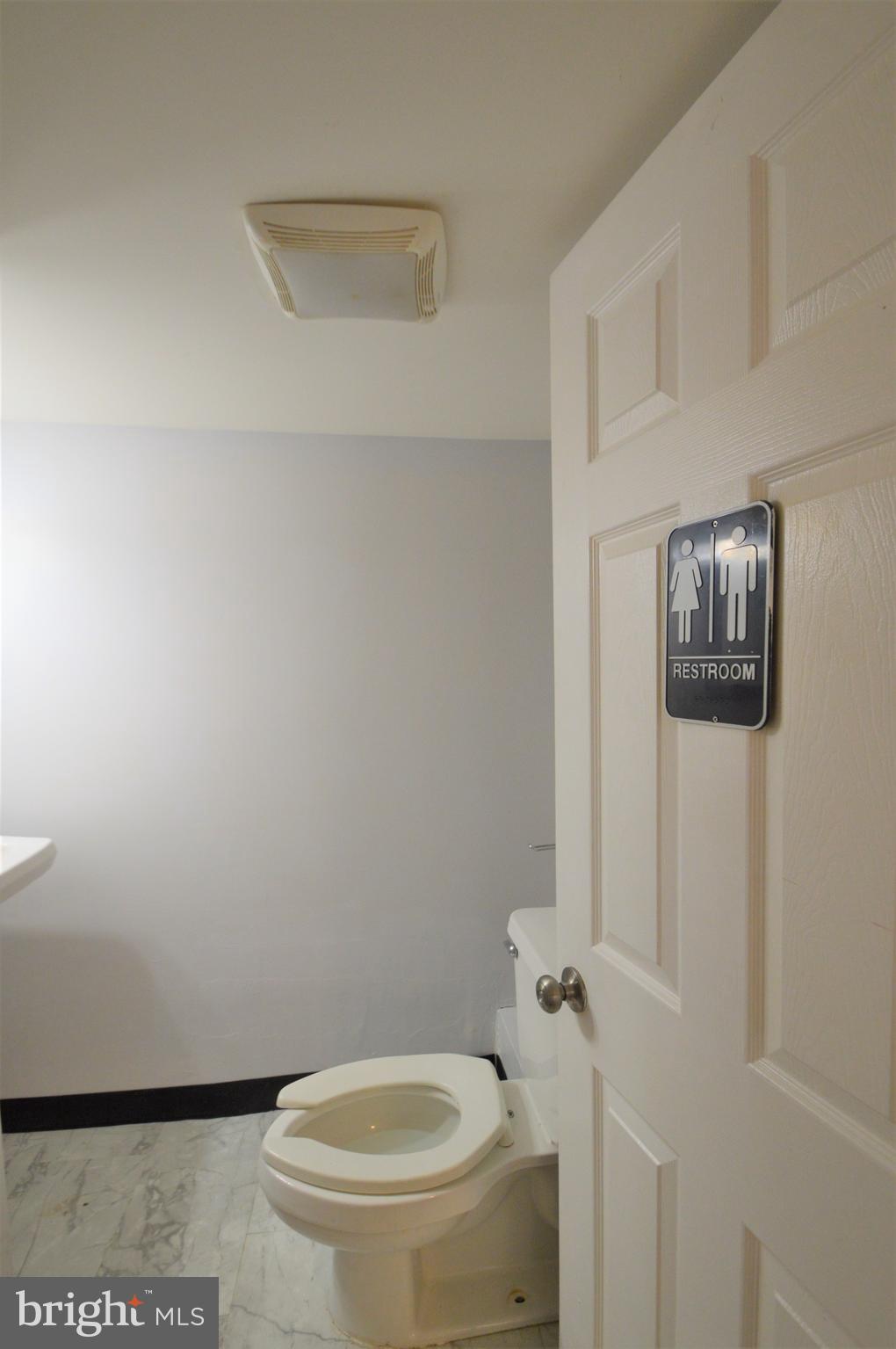 BELAIR-EDISON - Commercial Lease