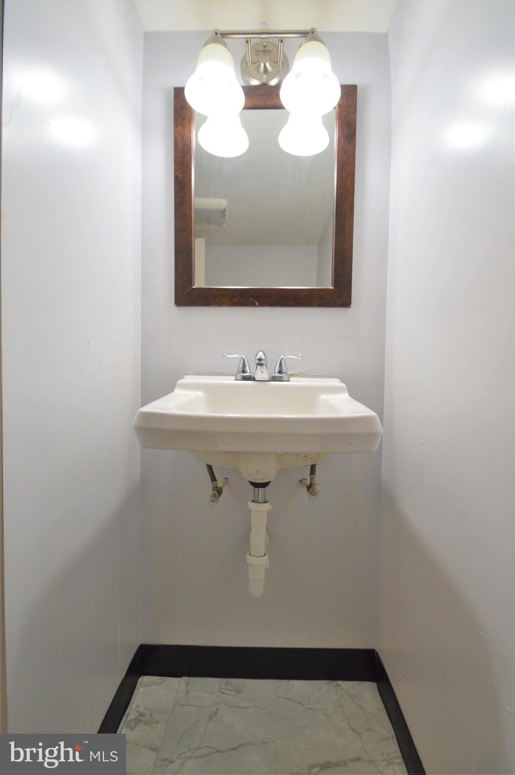 BELAIR-EDISON - Commercial Lease