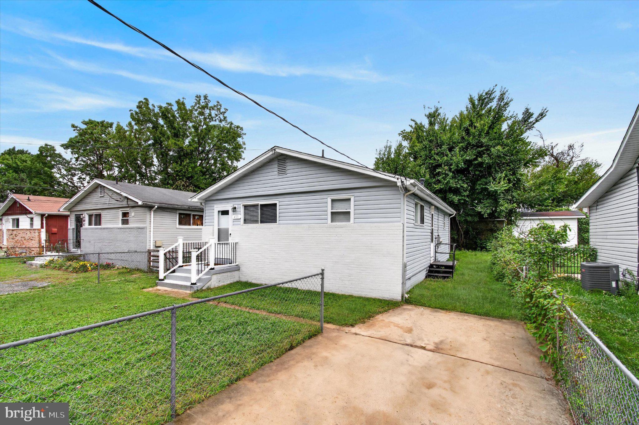 405 BIRCHLEAF AVENUE