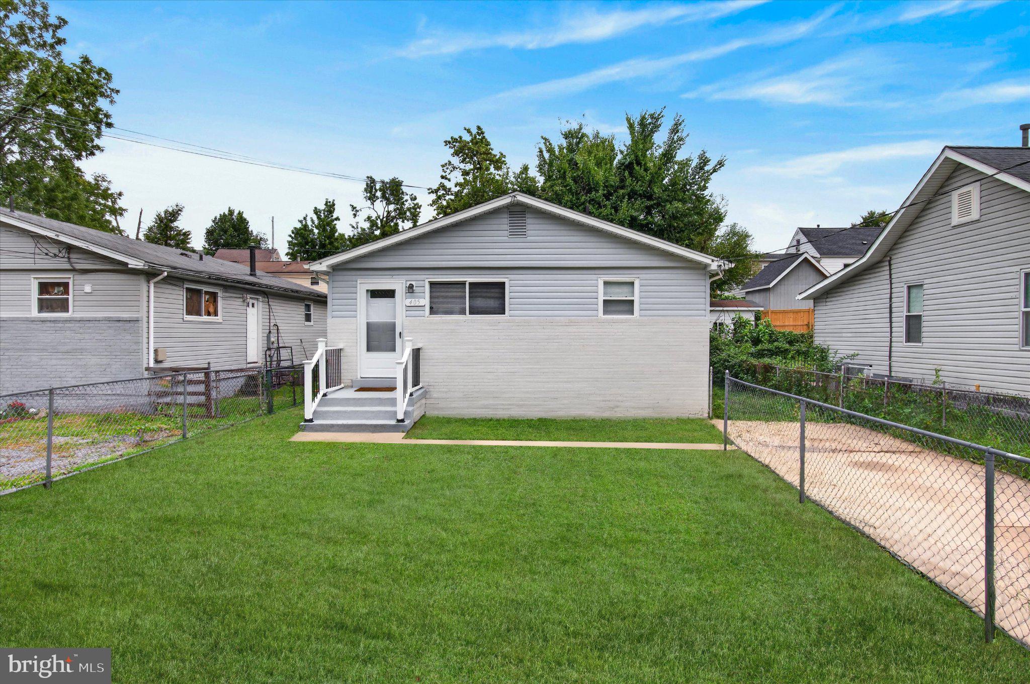 405 BIRCHLEAF AVENUE