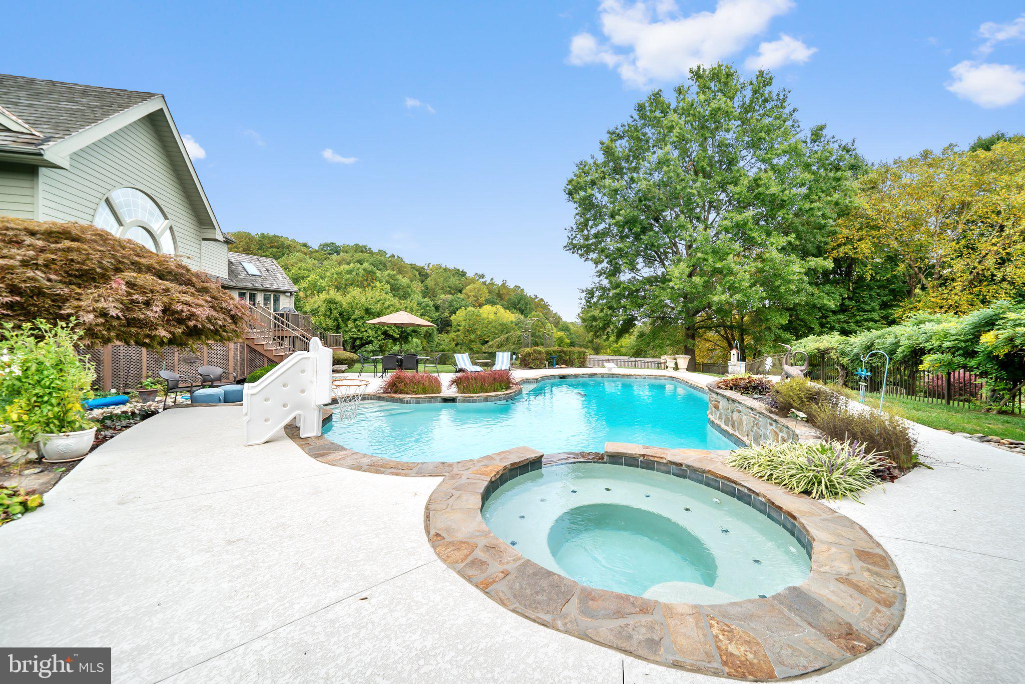 BLUE ROCK MEADOWS - Residential