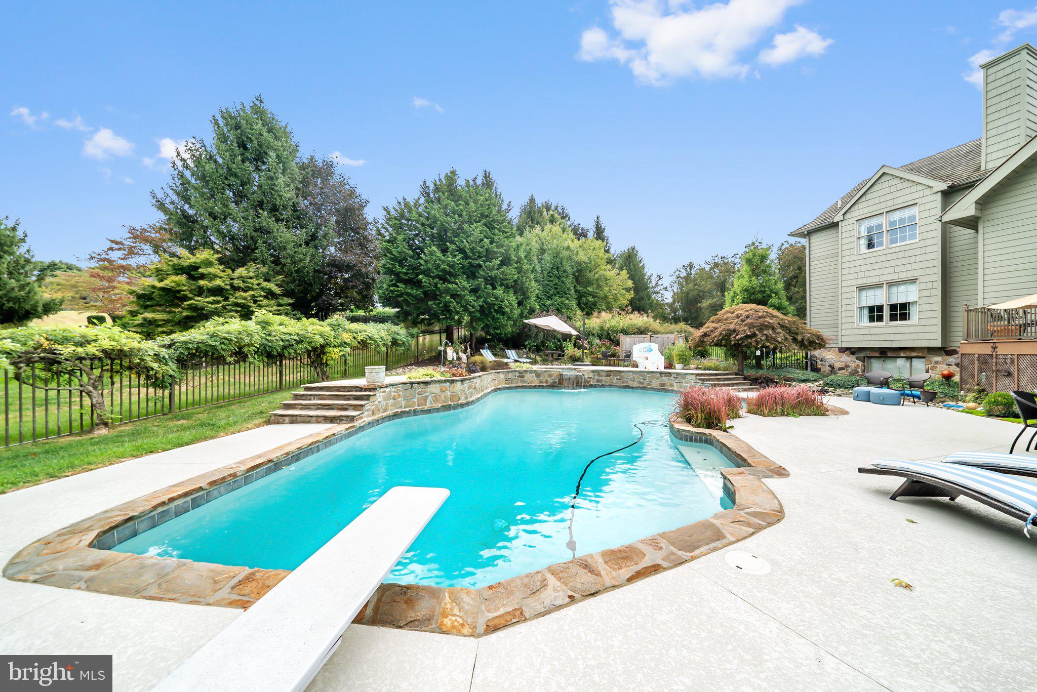 BLUE ROCK MEADOWS - Residential