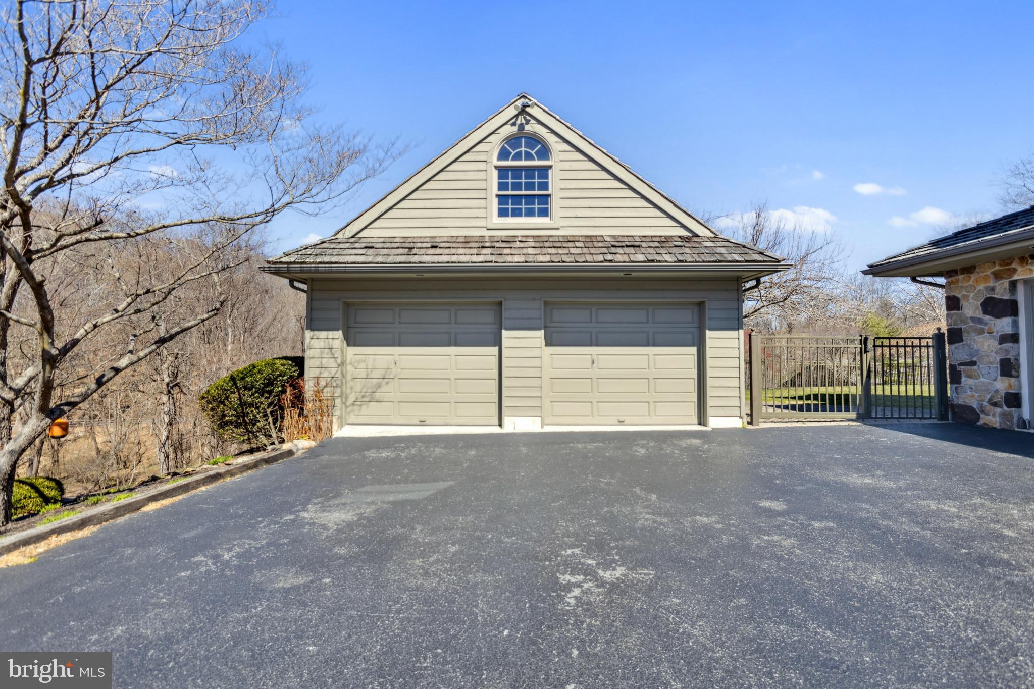 BLUE ROCK MEADOWS - Residential