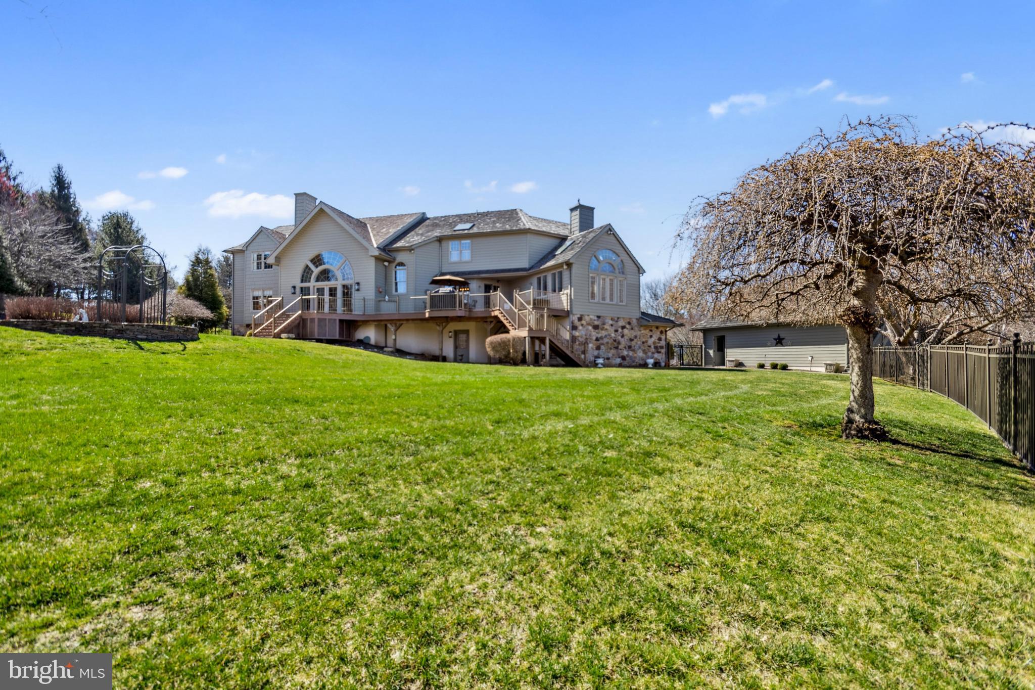 BLUE ROCK MEADOWS - Residential