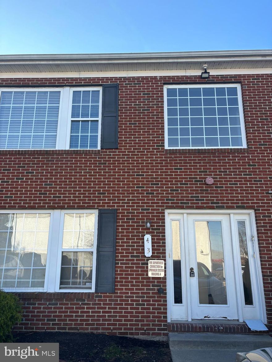 Available a 2 bedroom, 2 bath condo located in Northeast Philadelphia. The unit is on the second
floor. Don't miss this opportunity in a well kept community.  Close to shopping and convenient access to 
major highways.