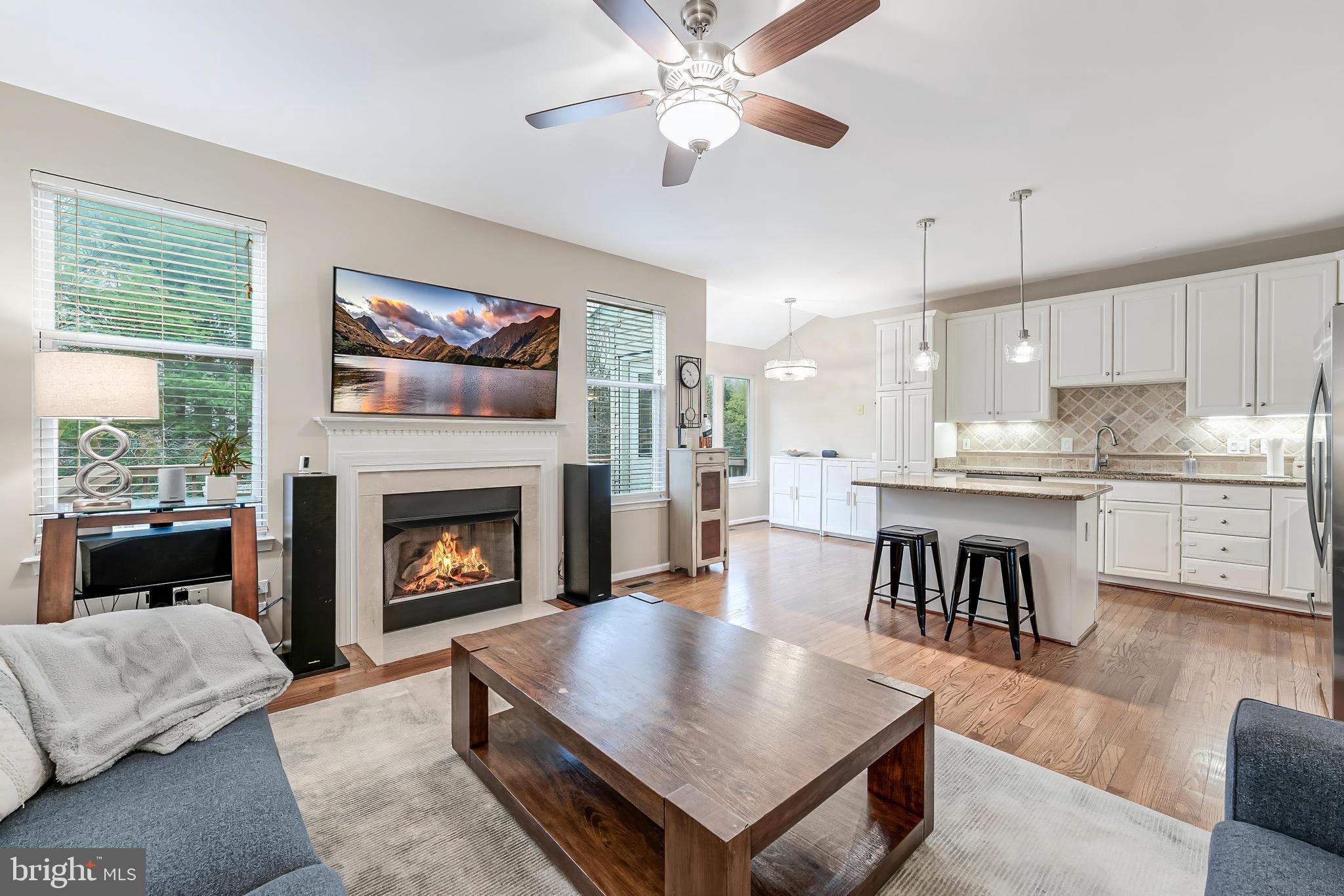 43893 SANDBURG SQUARE