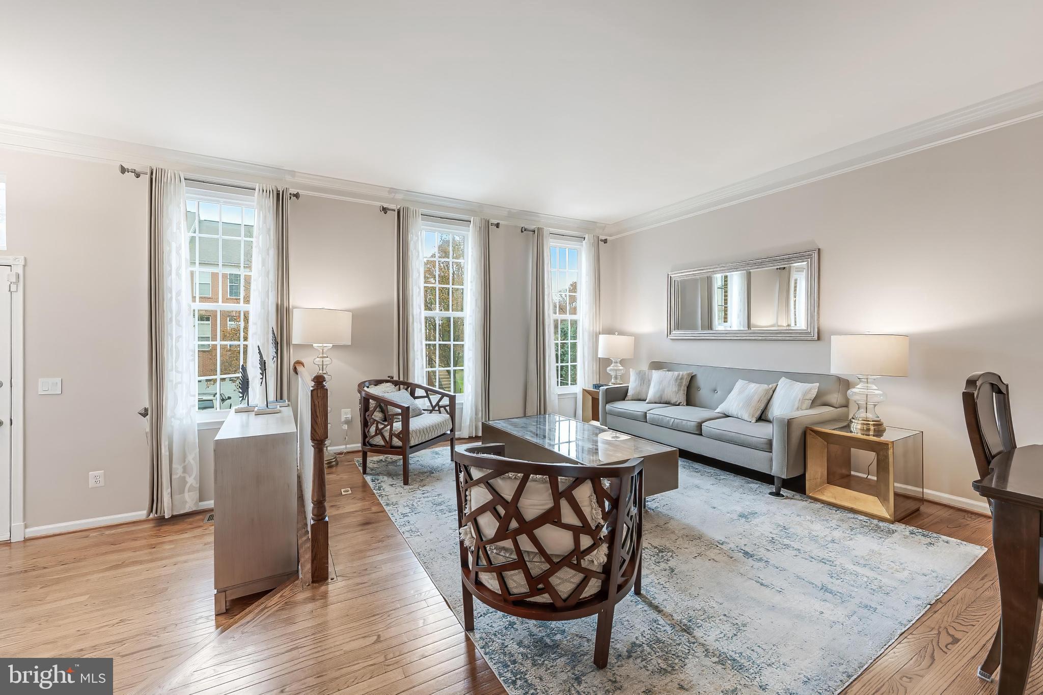 43893 SANDBURG SQUARE