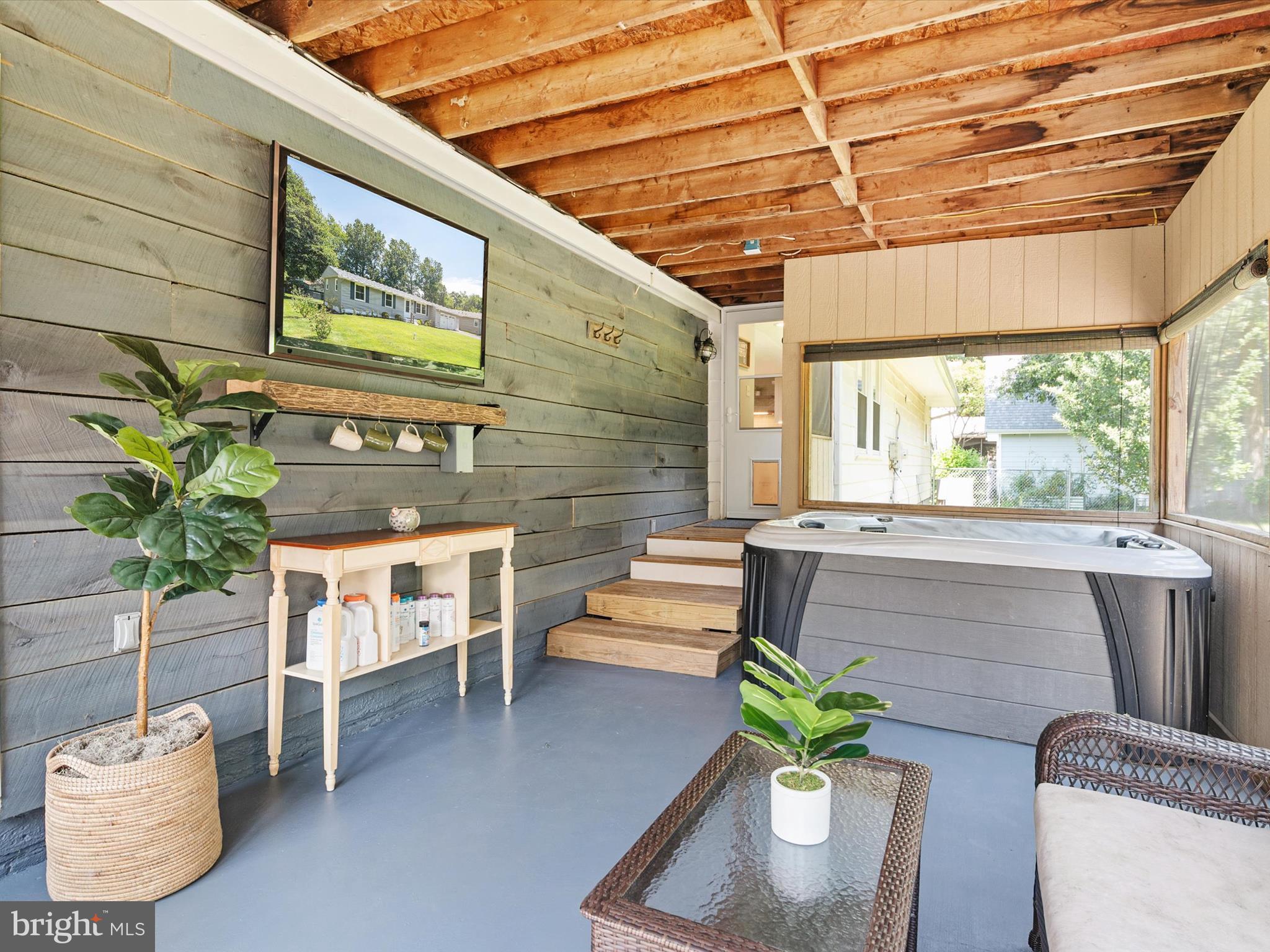 FRANKLIN MANOR BEACH - Residential