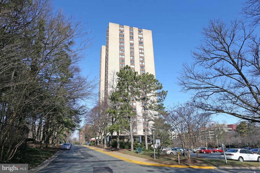 THIS BUILDING IS NOW FHA APPROVED!updated spacious 1BR 1BA -light and bright unit. Generous closet space,gleaming hardwood floors,walk to downtown Crown with it's many shops and restaurants.Close to 270.Utilities included in condo fee! Vacant and ready to move in!