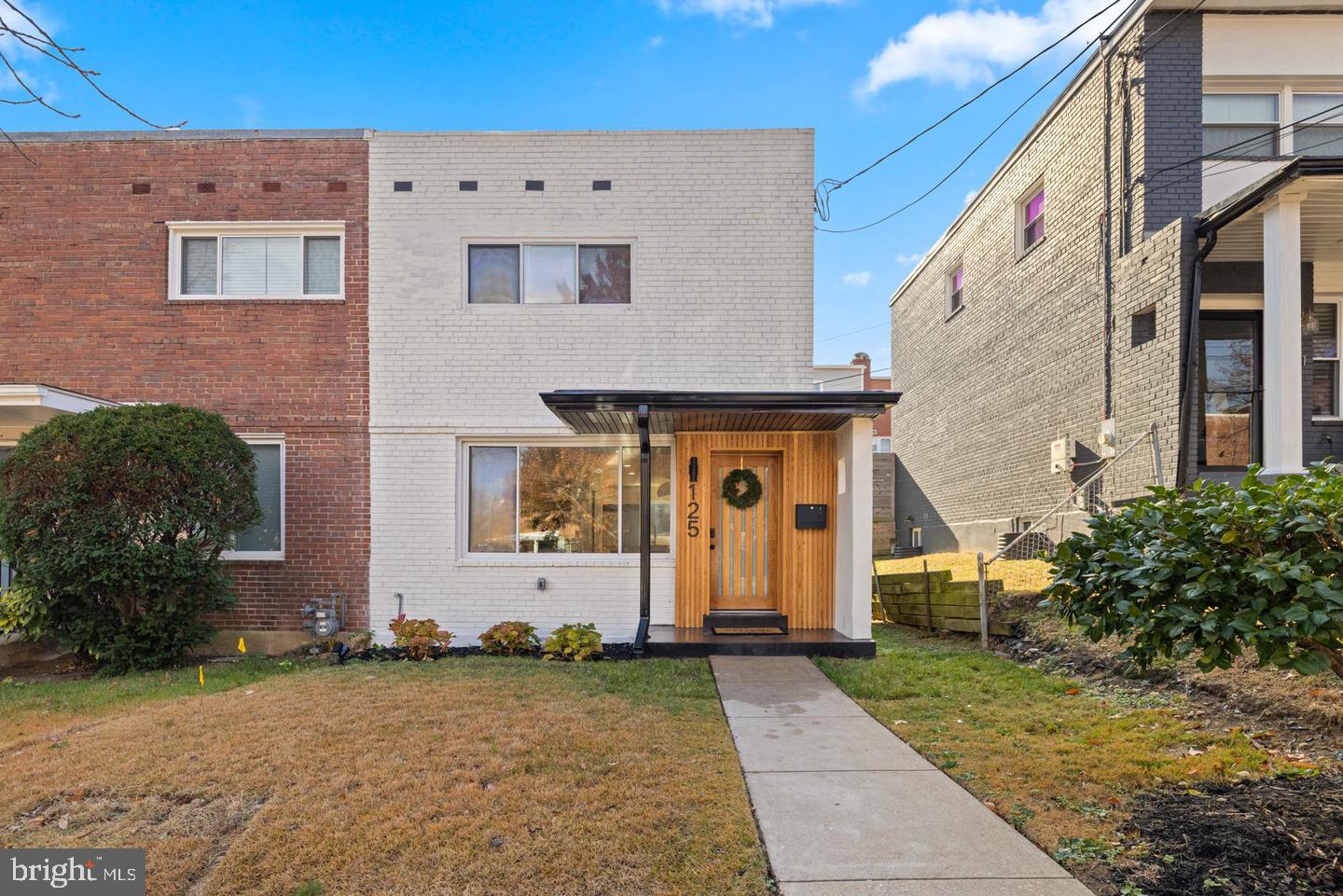 125 URELL PLACE NE