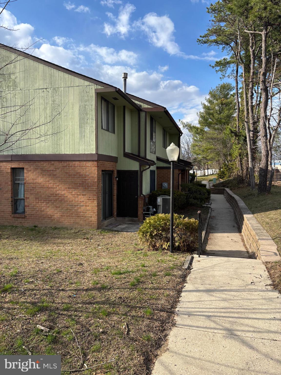 2210 GREENWOOD DRIVE