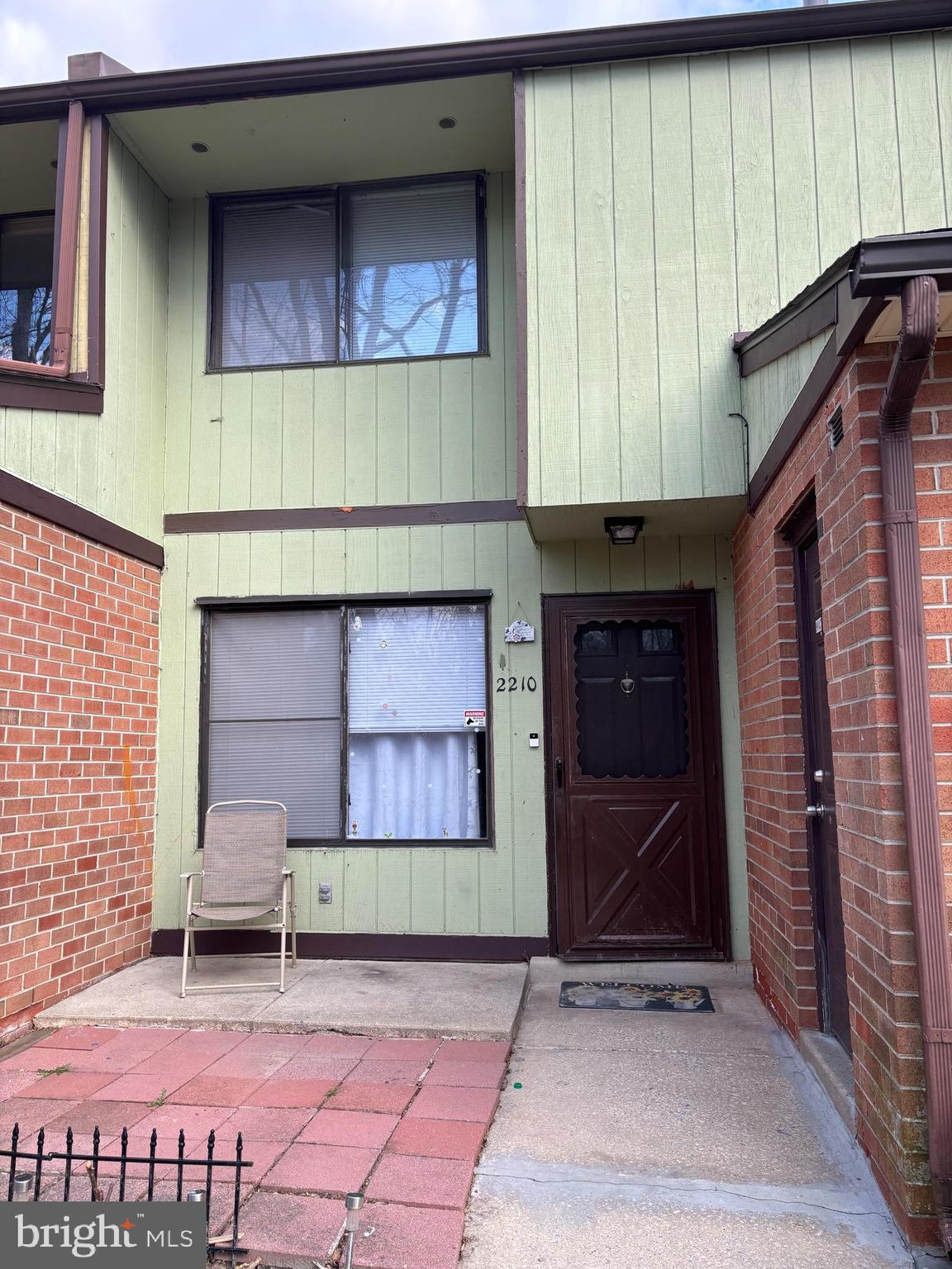 2210 GREENWOOD DRIVE