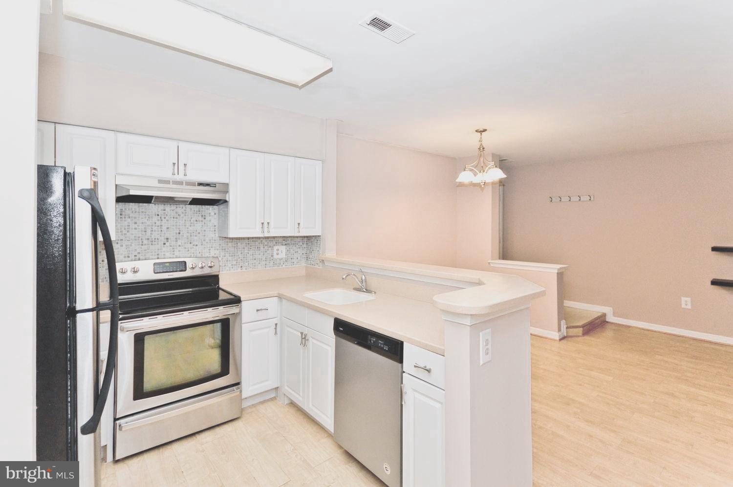 SURREY AT MANCHESTER LAKES - Residential