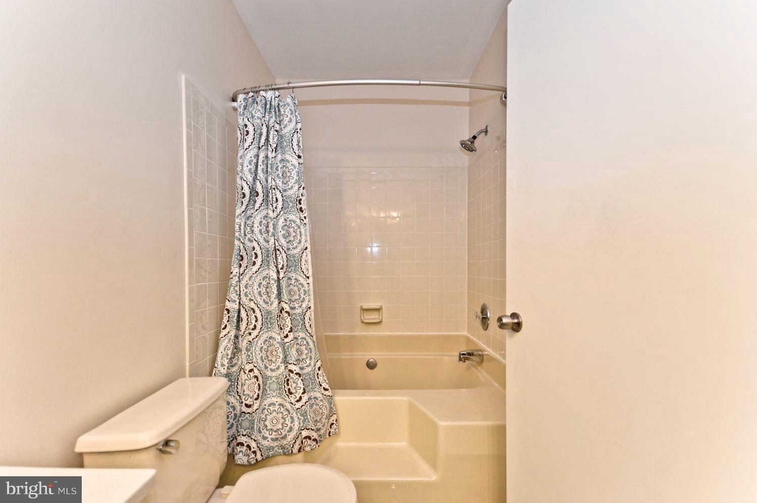 SURREY AT MANCHESTER LAKES - Residential