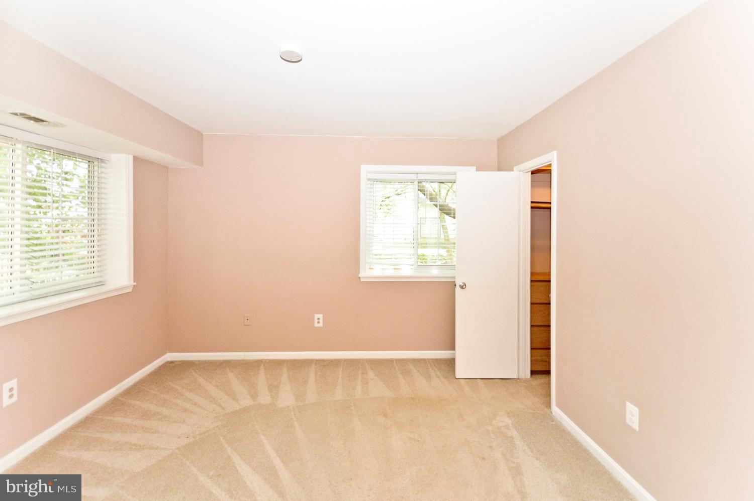 SURREY AT MANCHESTER LAKES - Residential