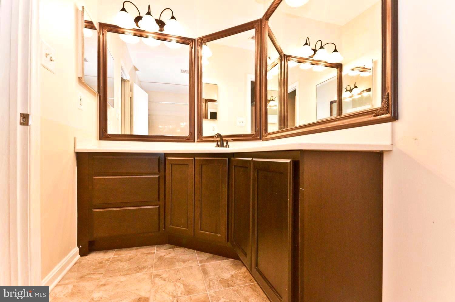 SURREY AT MANCHESTER LAKES - Residential