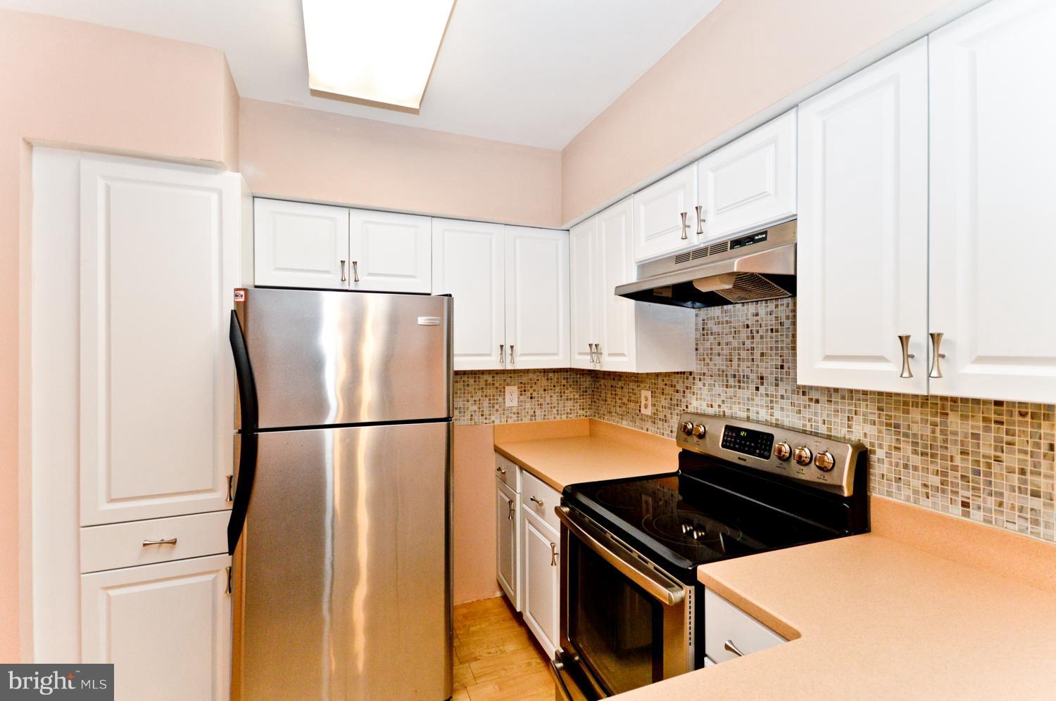 SURREY AT MANCHESTER LAKES - Residential