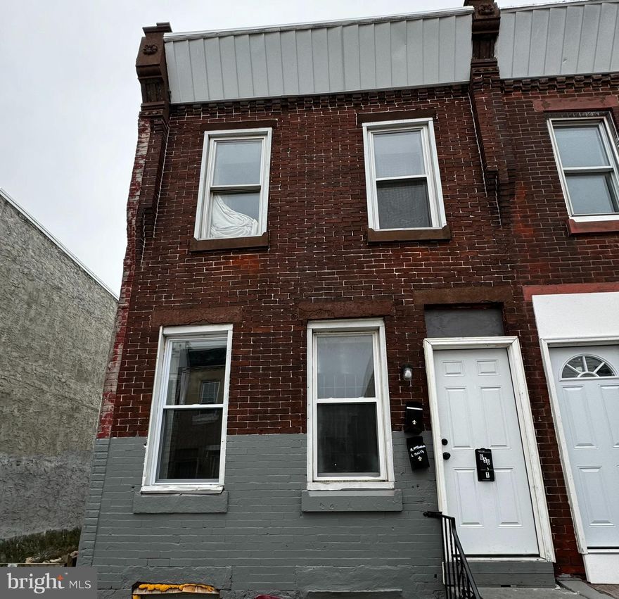 Welcome to this duplex - the first unit is a 1 bedroom 1 bathrooms and rent is vacant,  the second unit is a 1 bed 1 bathroom  and rent is $900     Property is in very good condition and are well maintained., and was renovated in 2024. /.../........ The property has lead test, a rental license and is a good quality rental.  All offers will be presented..  Buyer is responsible for u/o, and proof of funds required with all offers.   All offers will be presented, and it must be a written offer.