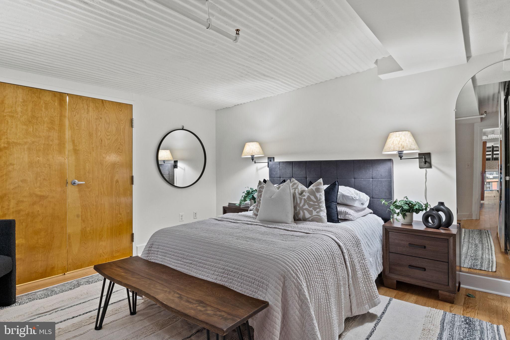 LOGAN SQUARE - Residential