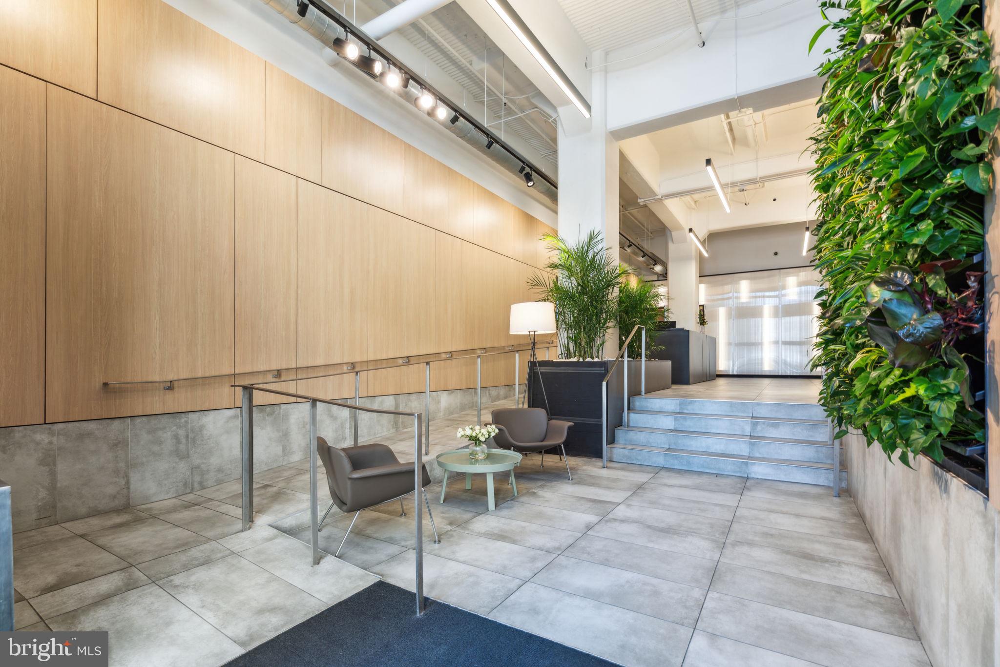 LOGAN SQUARE - Residential