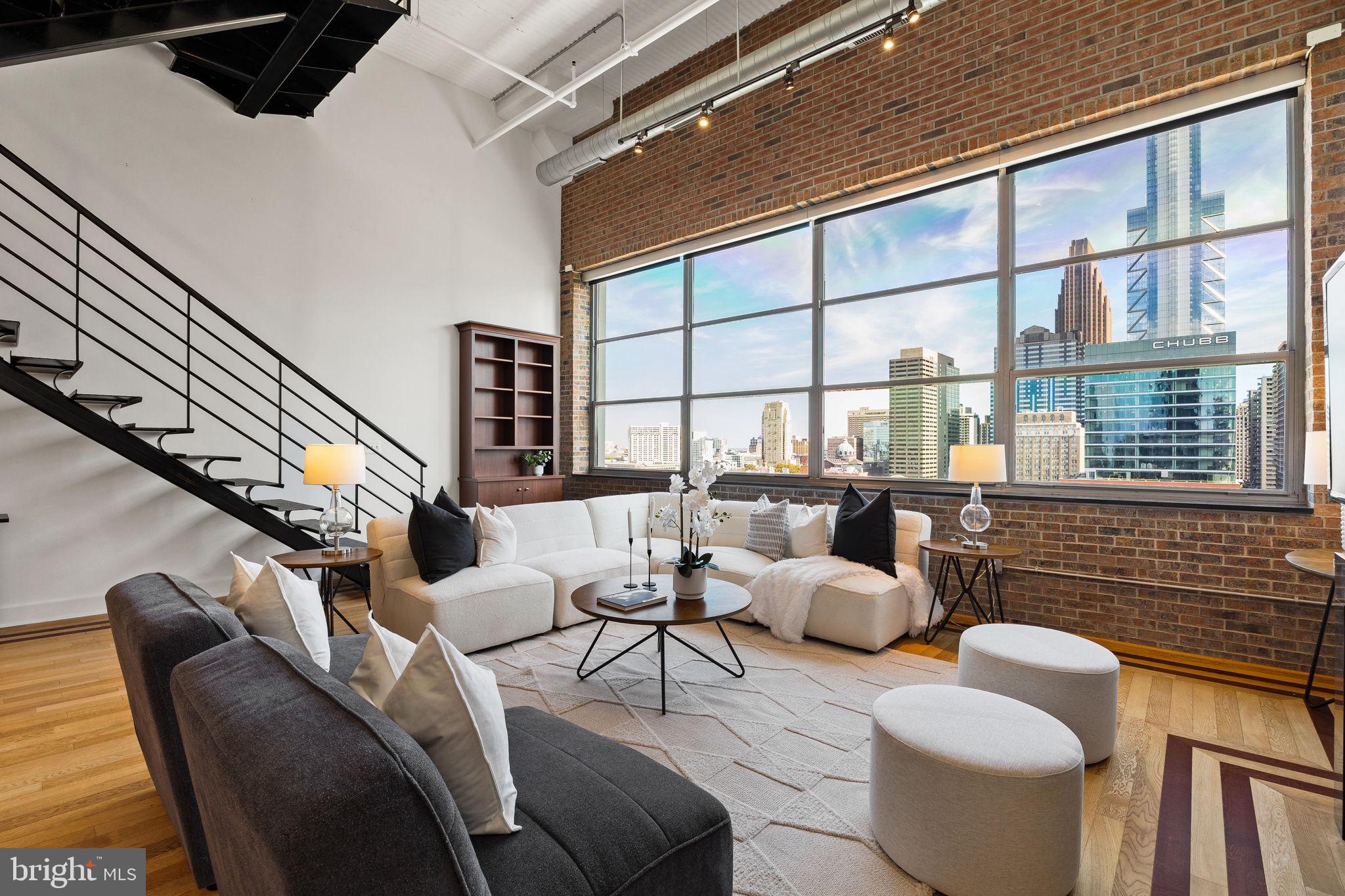 LOGAN SQUARE - Residential