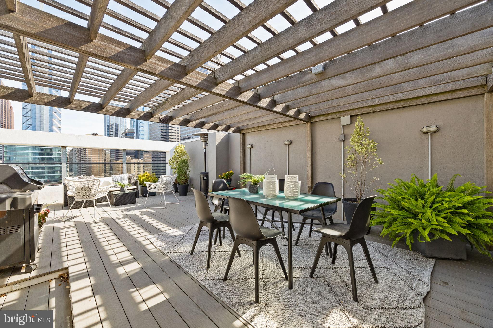 LOGAN SQUARE - Residential