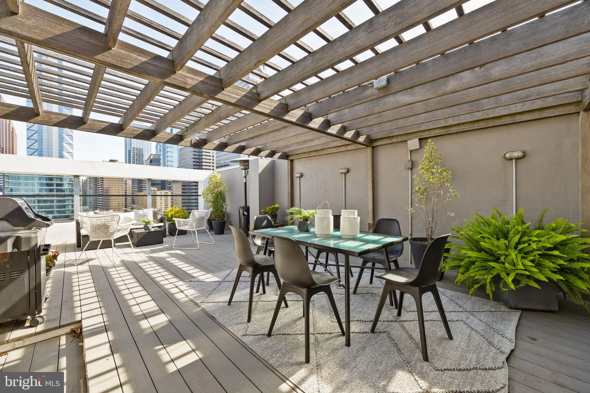 Philadelphia, Pennsylvania 19103, United States, 3 Bedrooms Bedrooms, ,2 BathroomsBathrooms,Residential,Active,225080