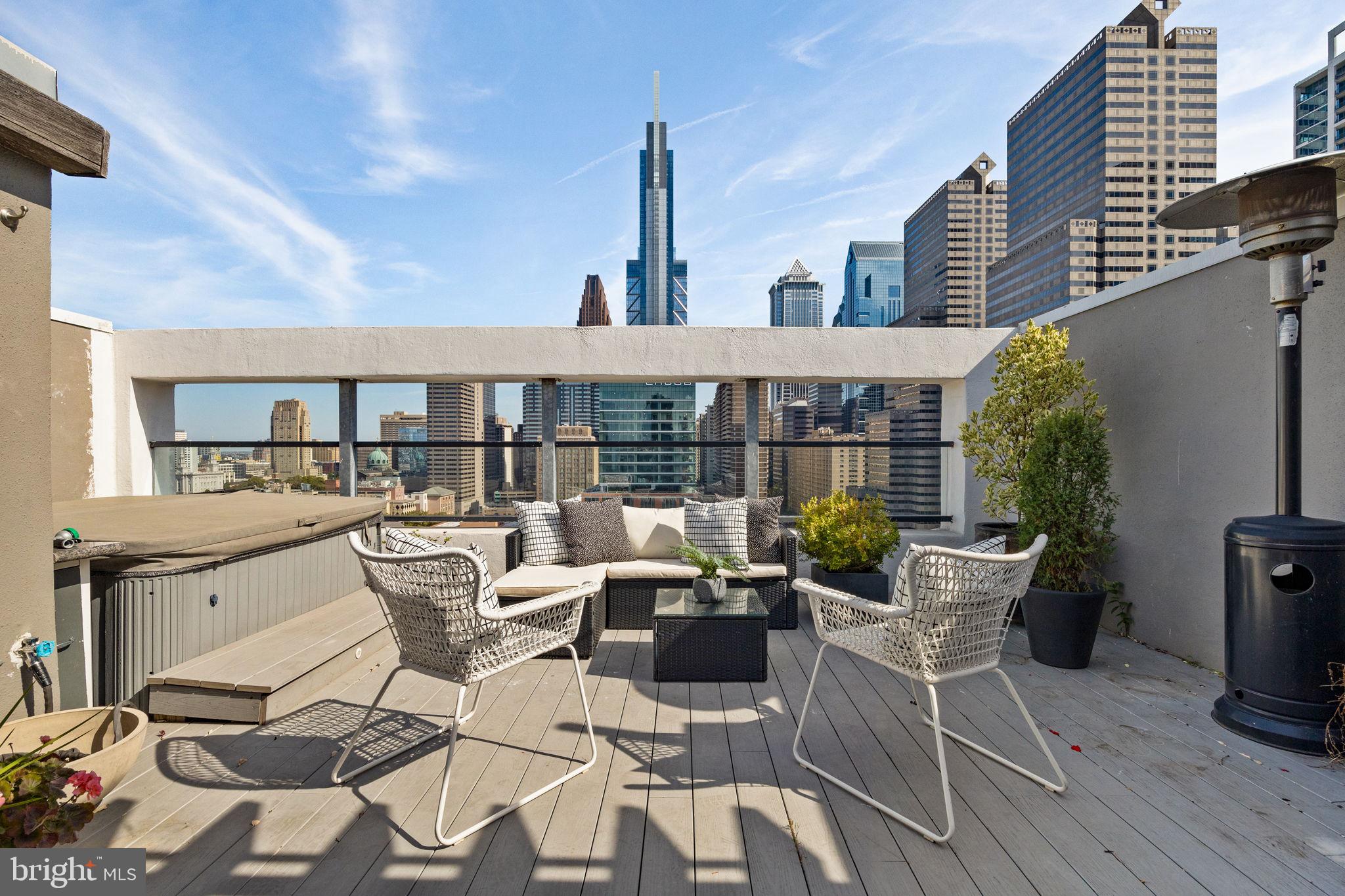 LOGAN SQUARE - Residential