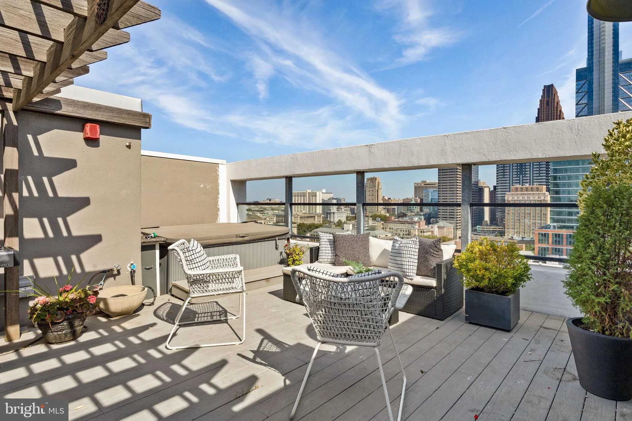 Philadelphia, Pennsylvania 19103, United States, 3 Bedrooms Bedrooms, ,2 BathroomsBathrooms,Residential,Active,225080