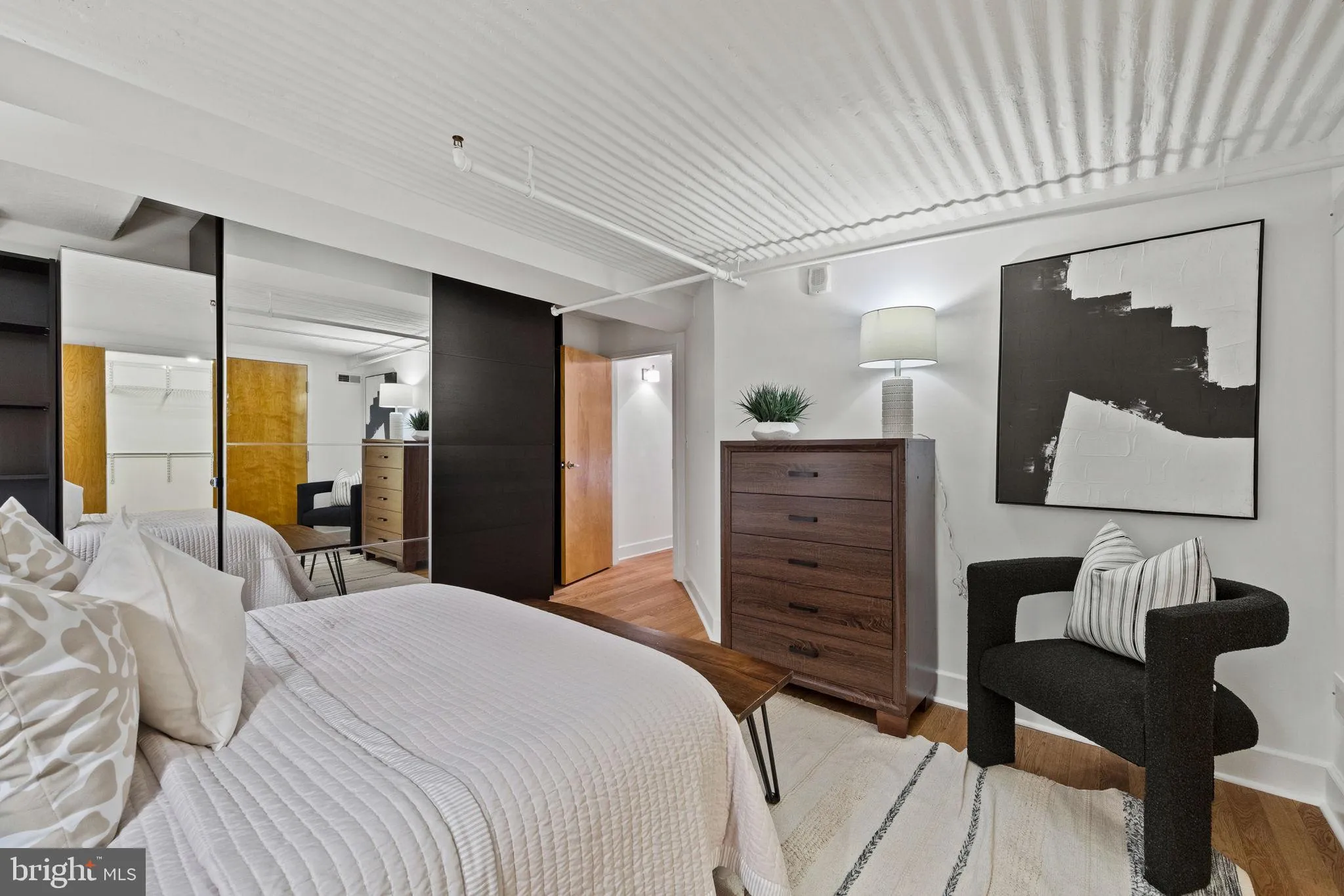 Philadelphia, Pennsylvania 19103, United States, 3 Bedrooms Bedrooms, ,2 BathroomsBathrooms,Residential,Active,225080