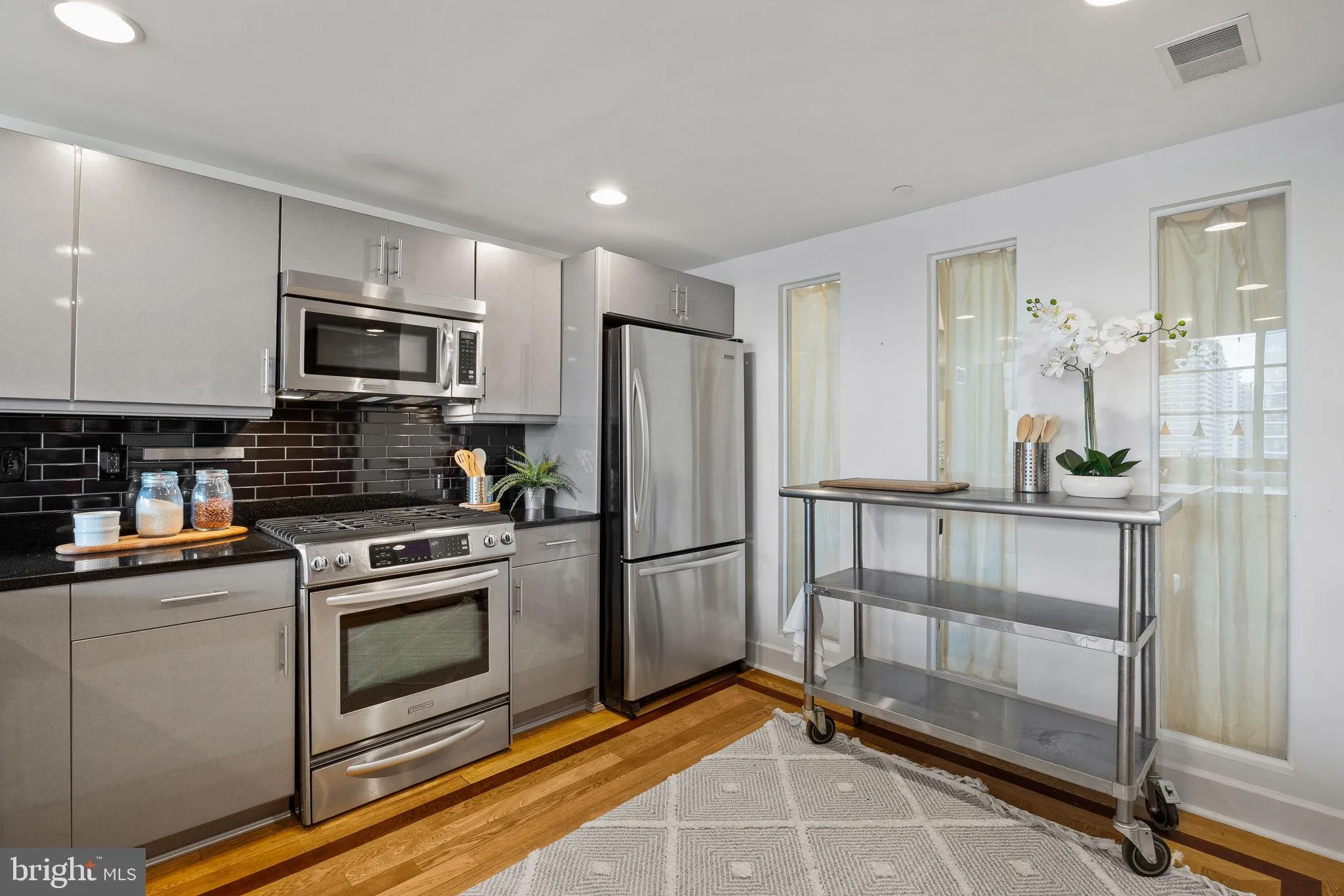 Philadelphia, Pennsylvania 19103, United States, 3 Bedrooms Bedrooms, ,2 BathroomsBathrooms,Residential,Active,225080