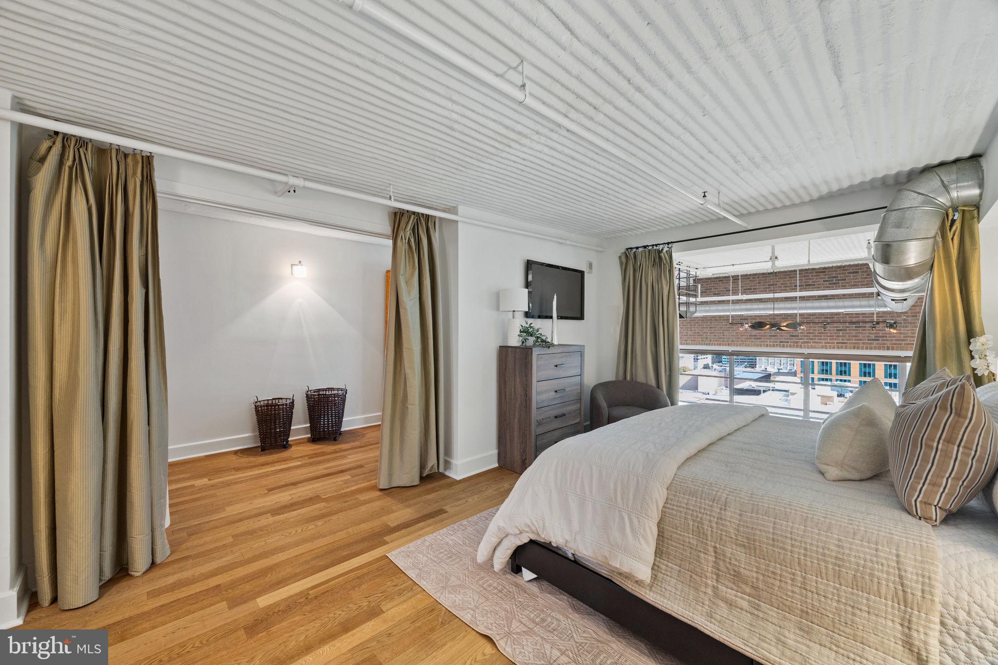 LOGAN SQUARE - Residential