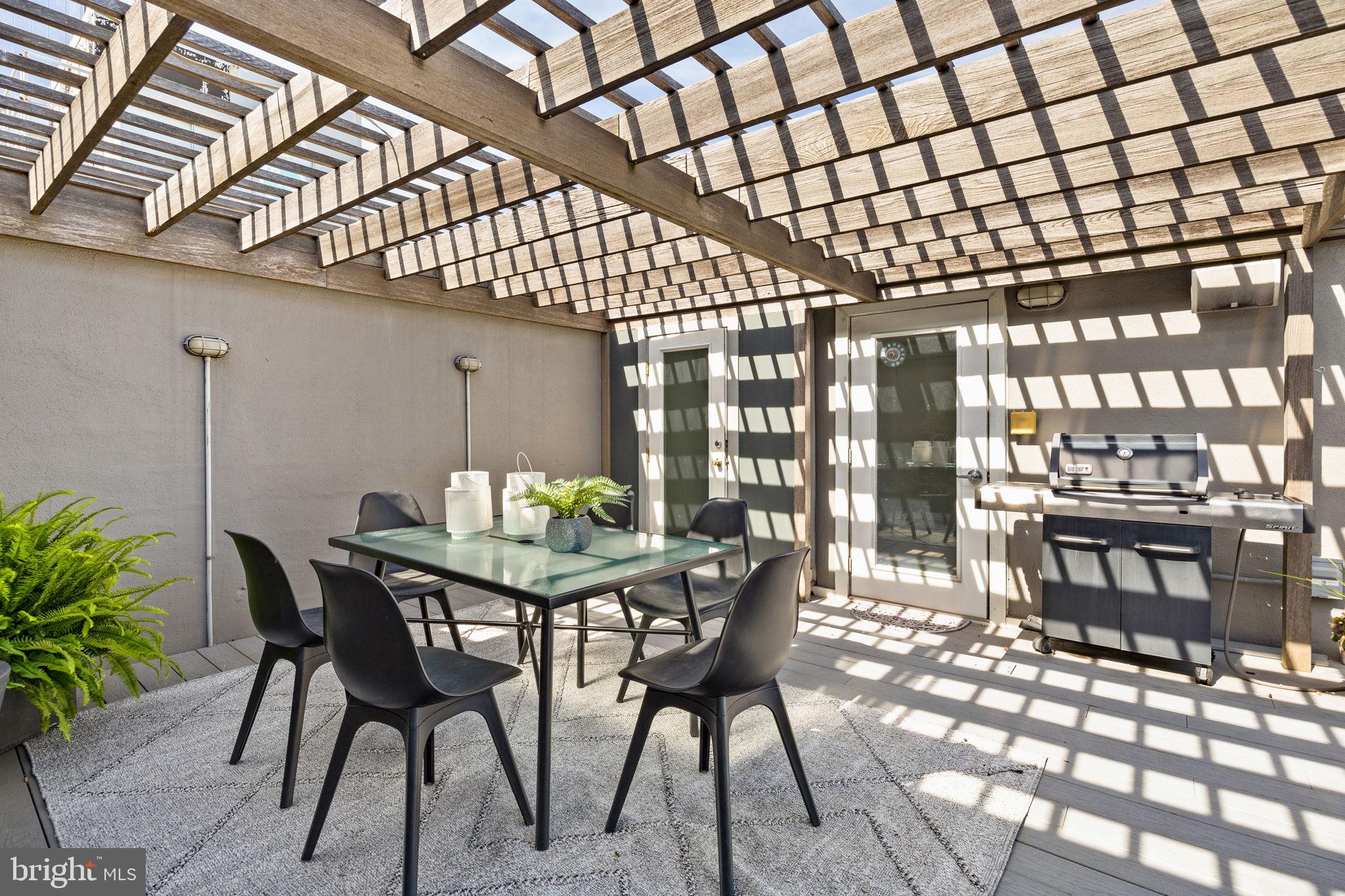 LOGAN SQUARE - Residential