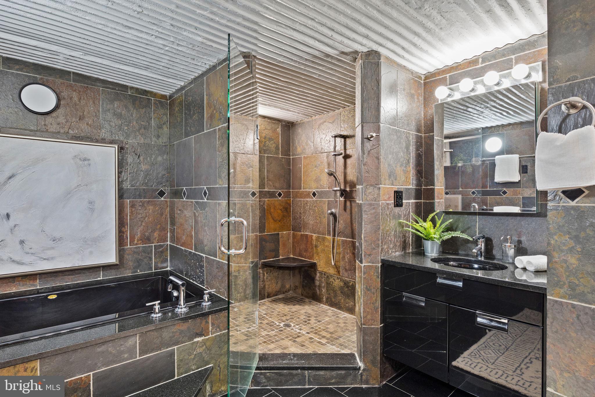 LOGAN SQUARE - Residential