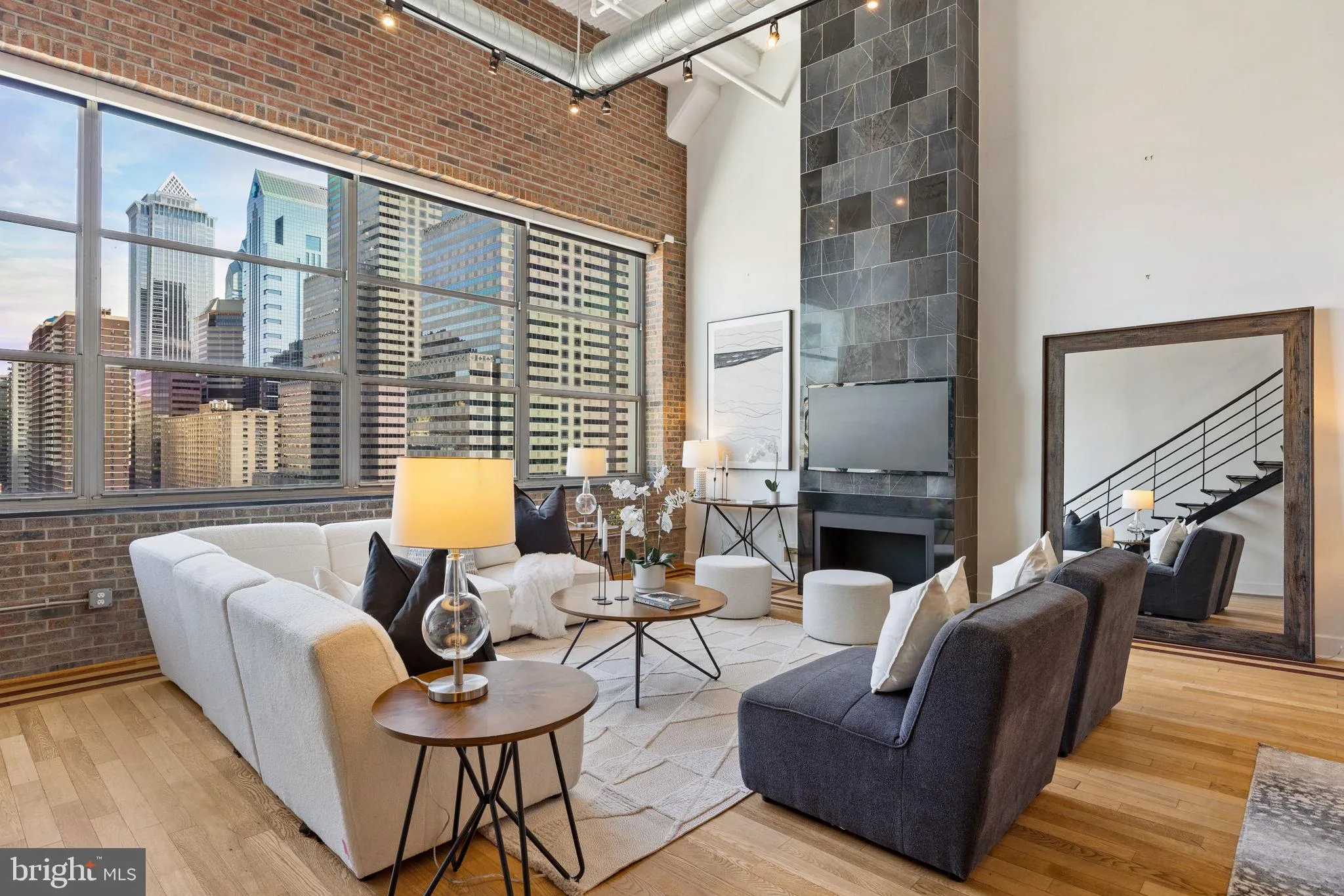 Philadelphia, Pennsylvania 19103, United States, 3 Bedrooms Bedrooms, ,2 BathroomsBathrooms,Residential,Active,225080