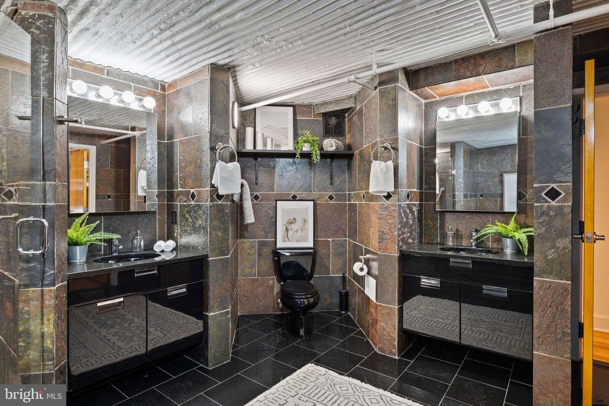 LOGAN SQUARE - Residential