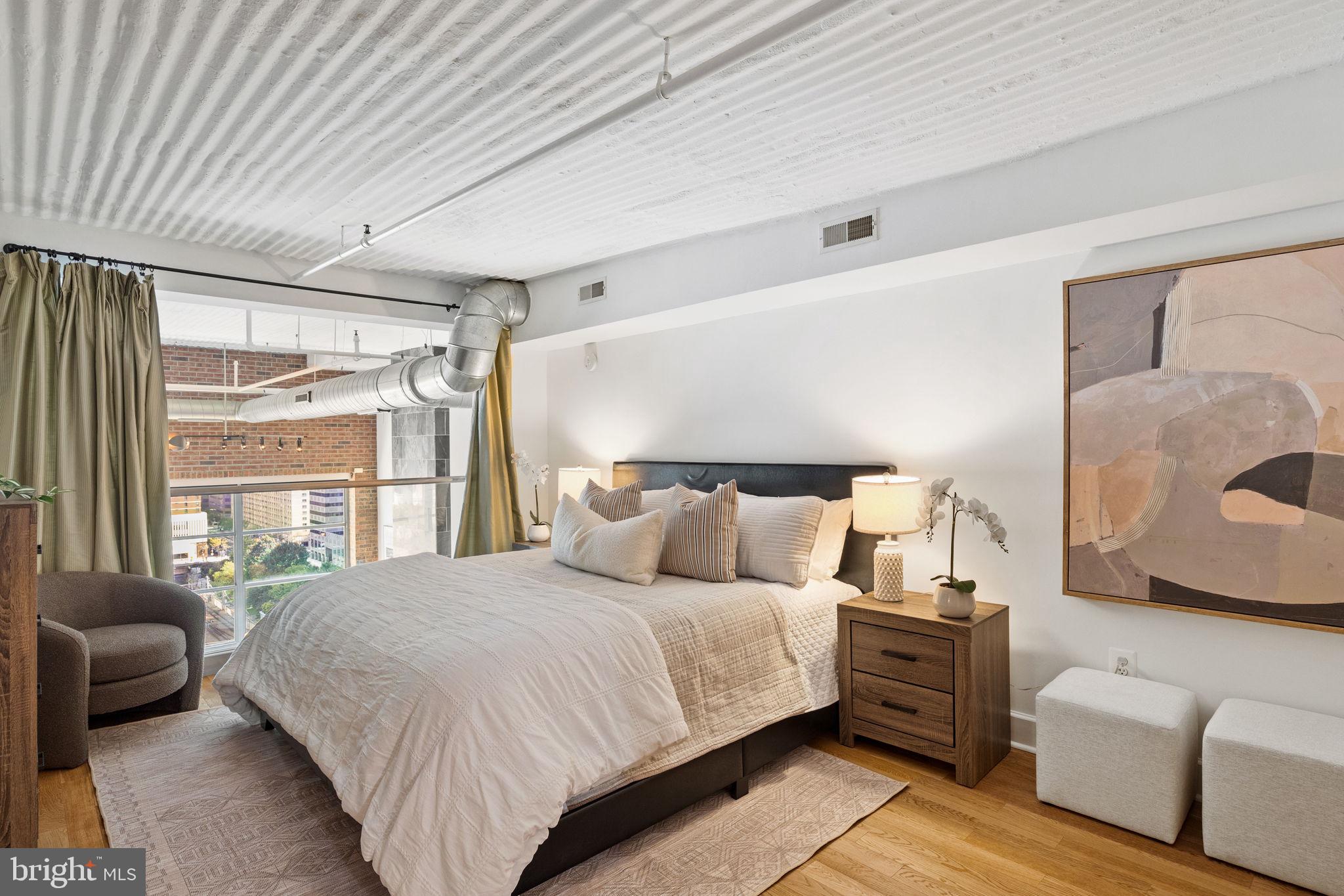 LOGAN SQUARE - Residential