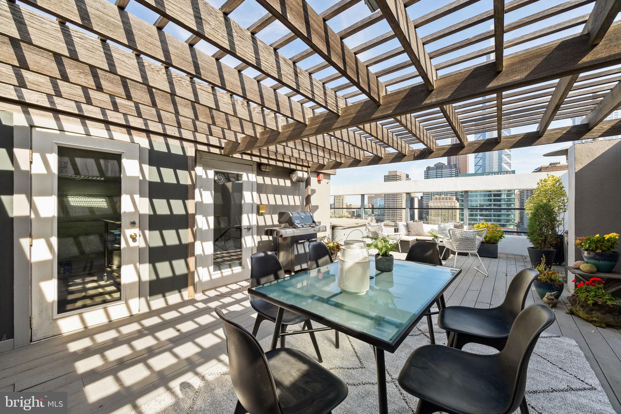 LOGAN SQUARE - Residential