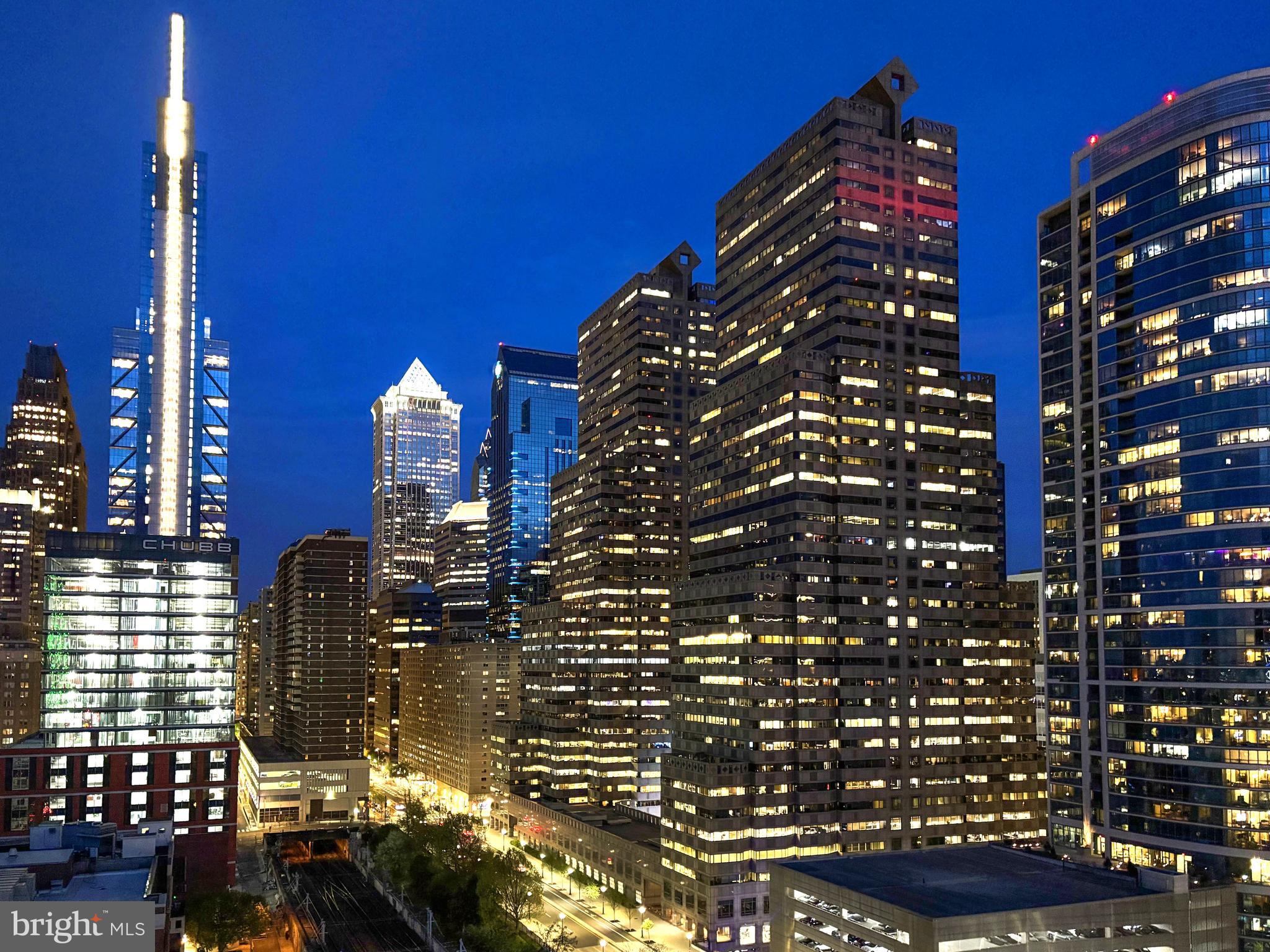 LOGAN SQUARE - Residential