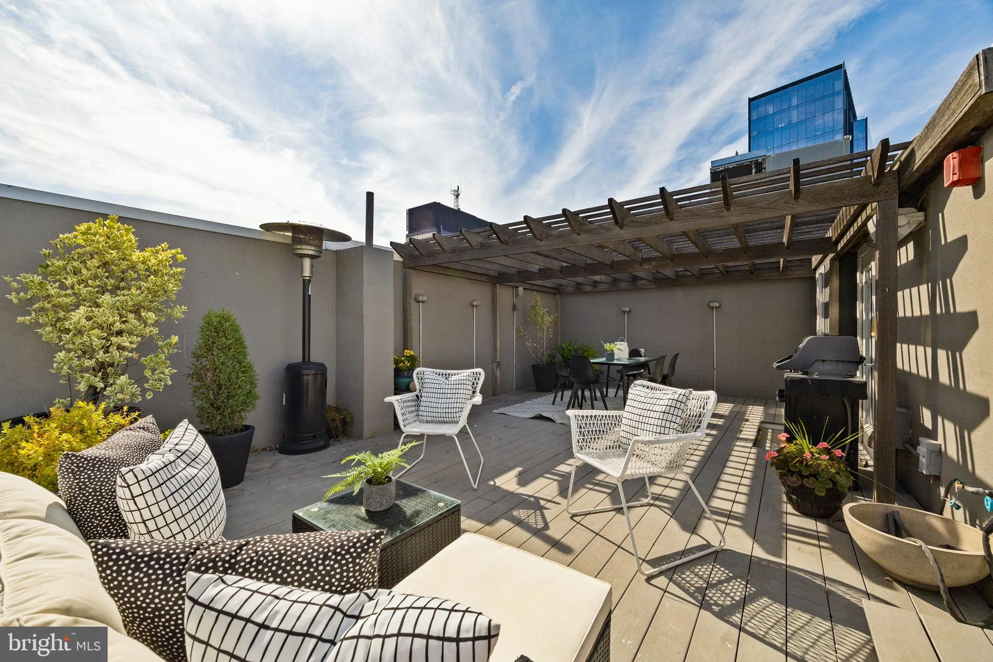 Philadelphia, Pennsylvania 19103, United States, 3 Bedrooms Bedrooms, ,2 BathroomsBathrooms,Residential,Active,225080