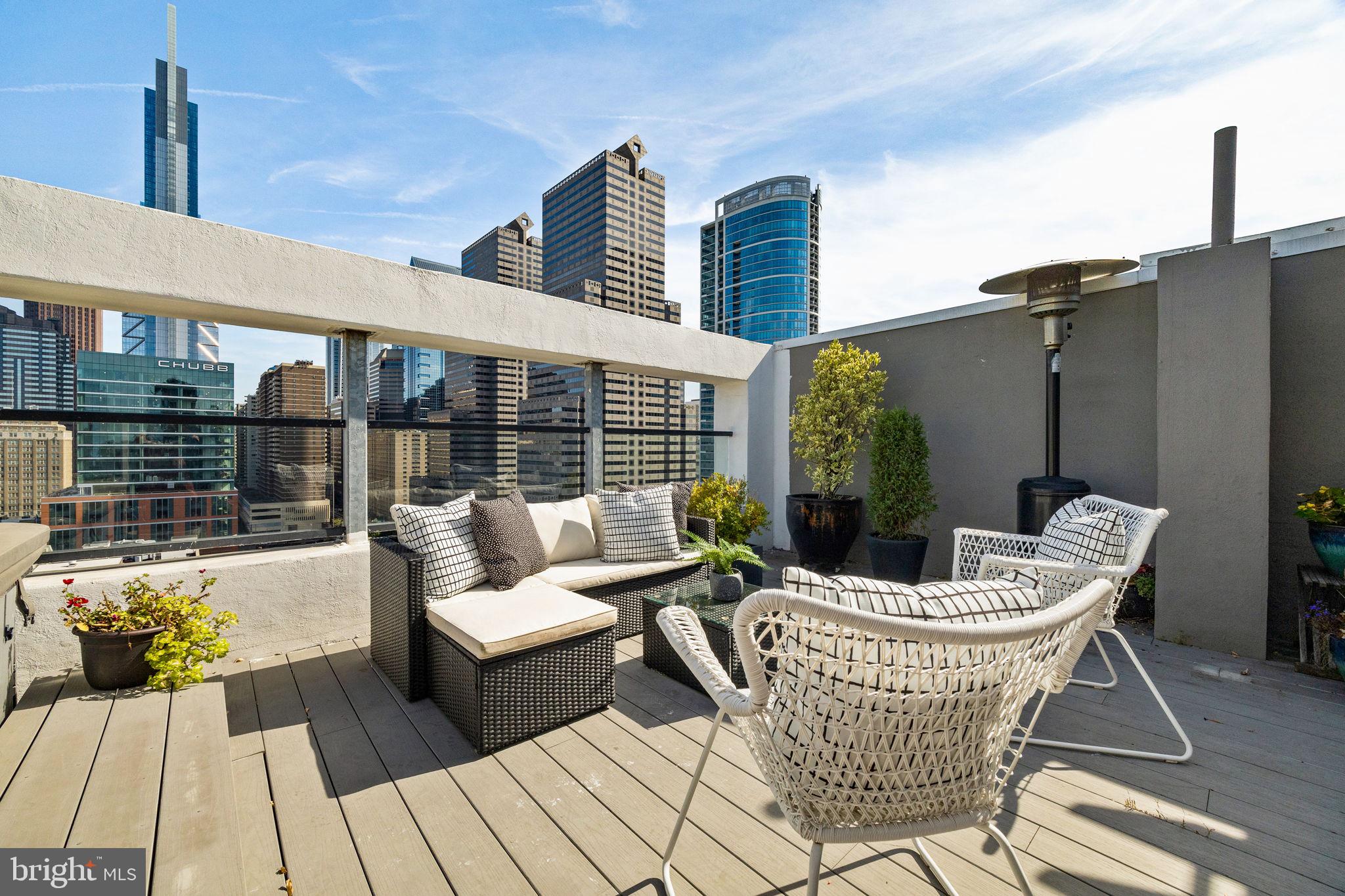 LOGAN SQUARE - Residential