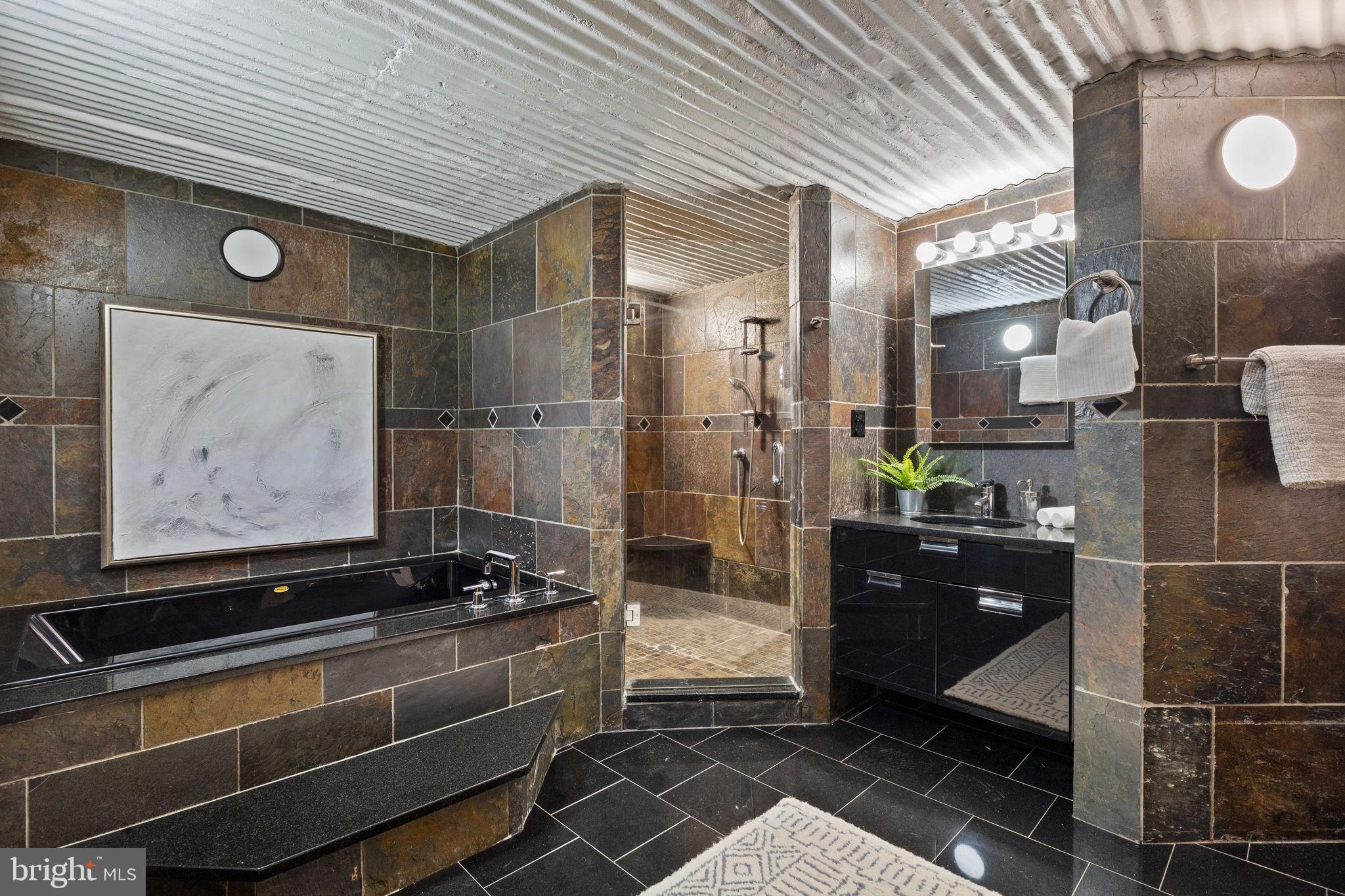 LOGAN SQUARE - Residential